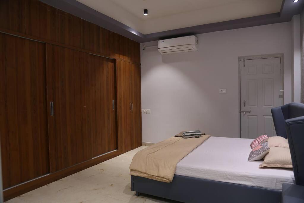 Apartment Veetil -3bhk Ac, Kukatpally, *