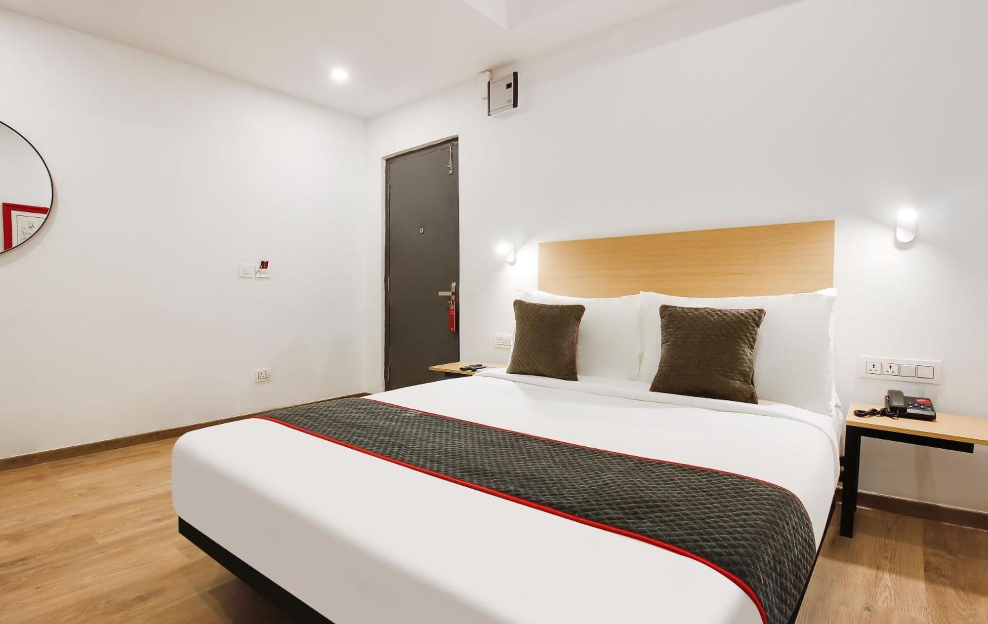 Super Townhouse The Cinco Near Esi Hospital Hotel Hyderabad