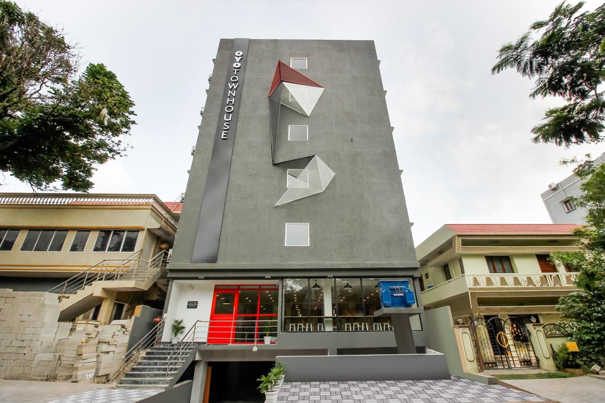 Hotel Super Townhouse The Cinco Near Esi Hospital Hyderabad