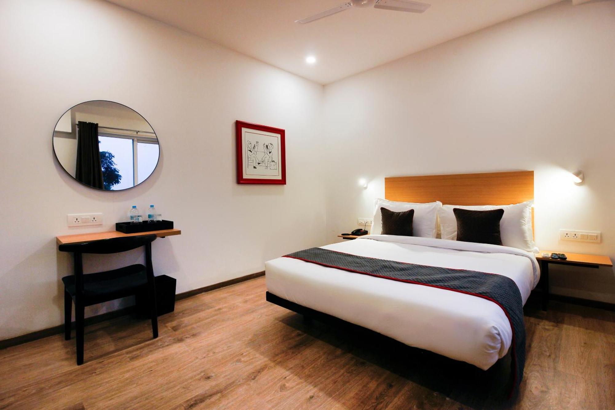 Super Townhouse Rcc Elite Hotel