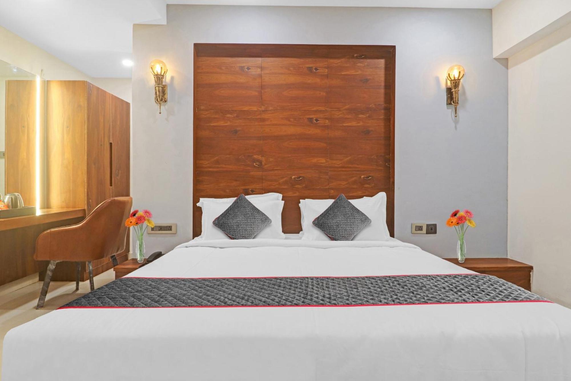 Hotel Super Townhouse Rcc Pride 4*
