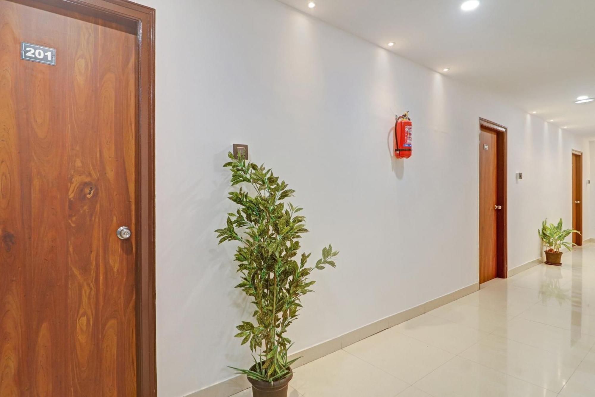 Super Townhouse Rcc Pride 4*