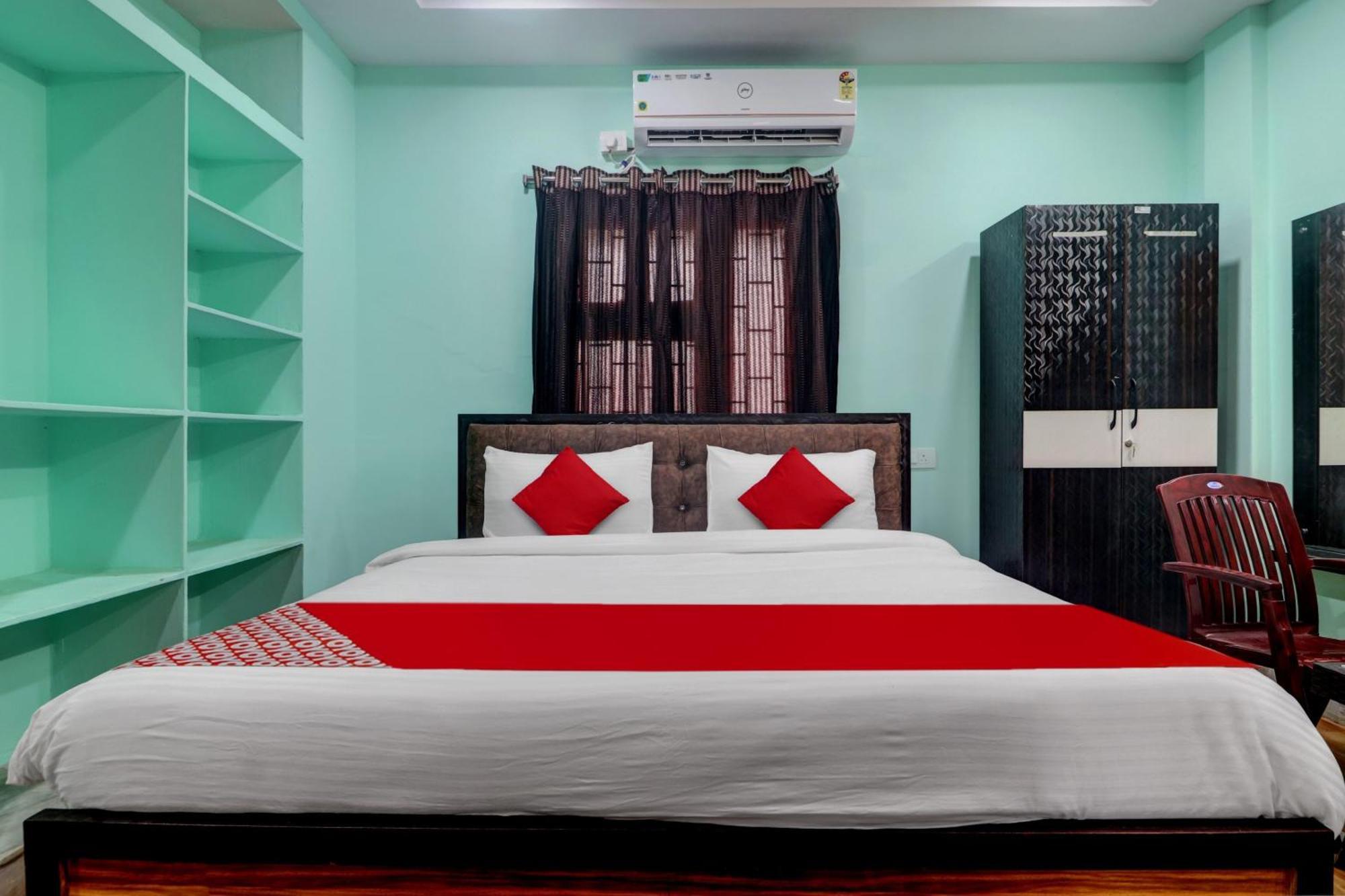 Hotel O S Grand Residency