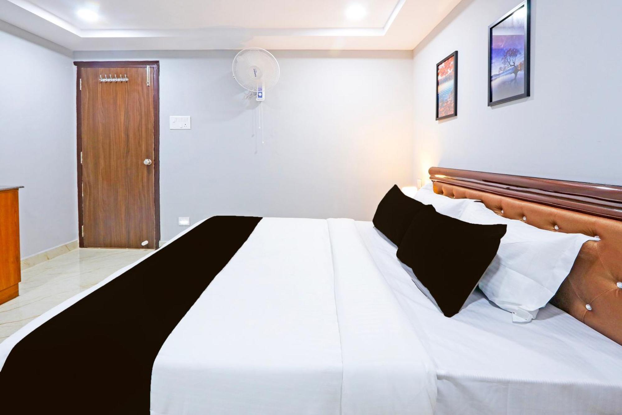 Super Townhouse Qualia Elite S R Nagar Hotel