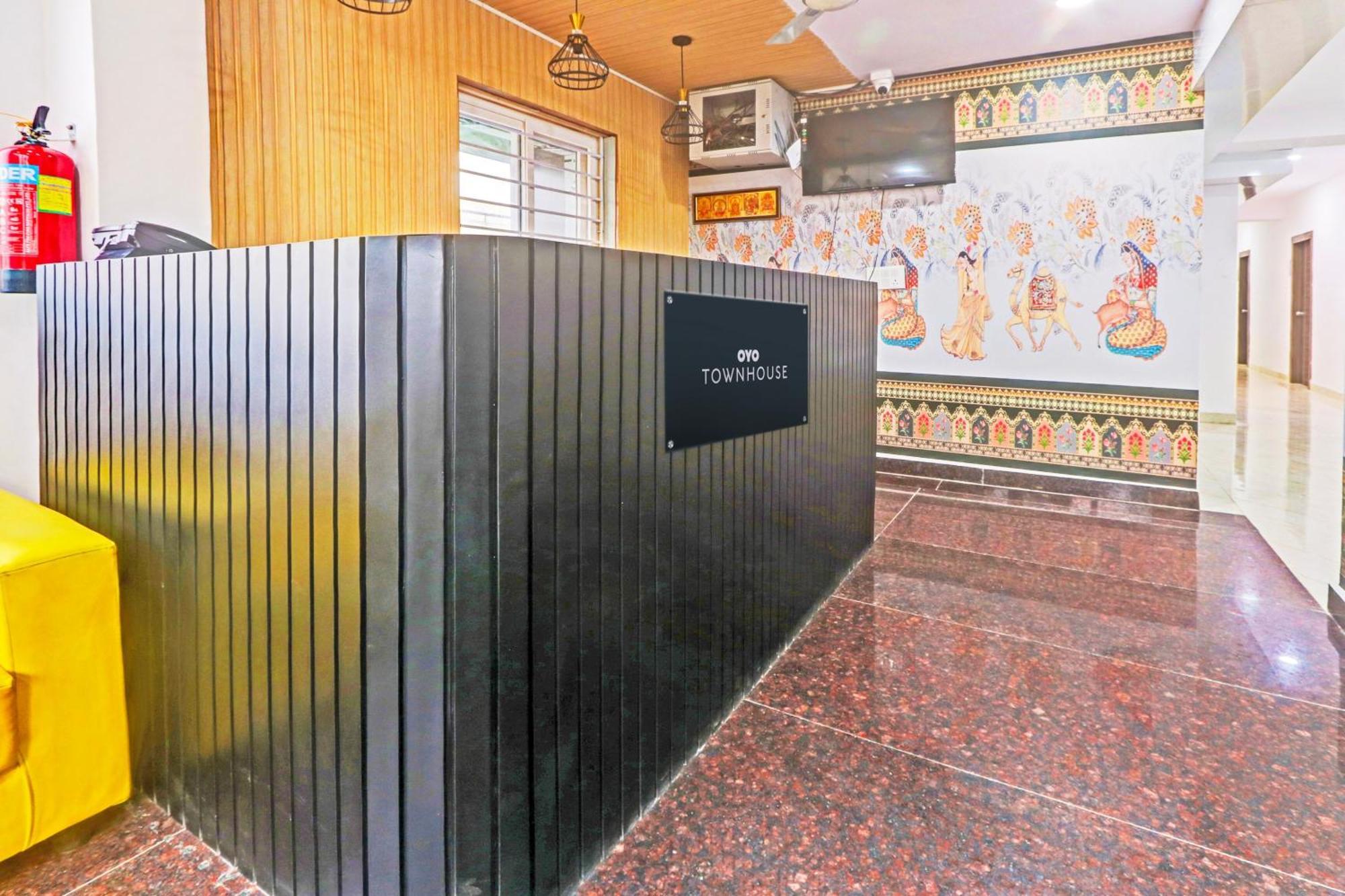 Super Townhouse Qualia Elite S R Nagar