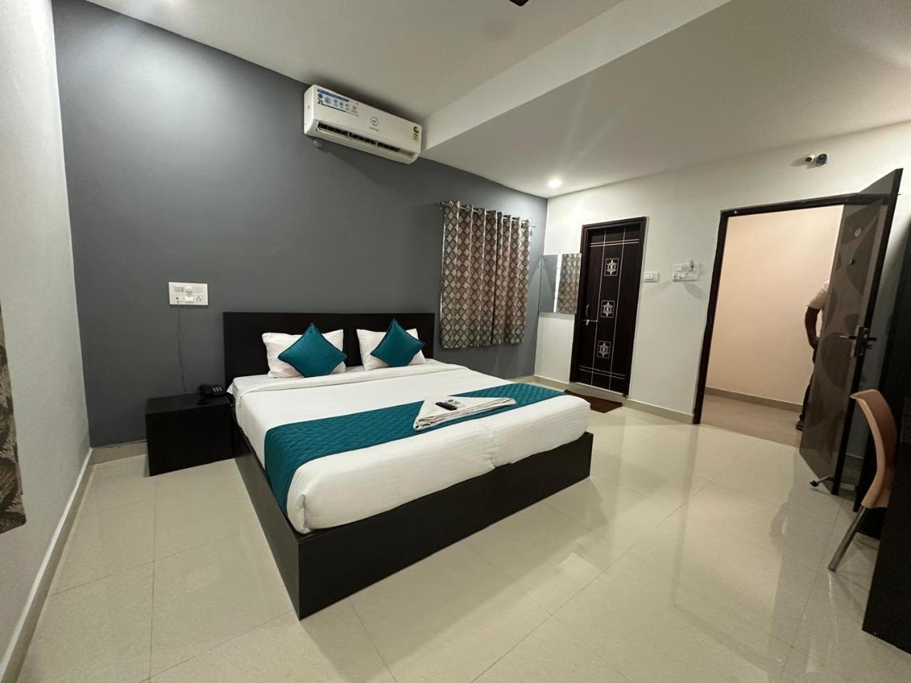 Deccan Retreat Hotel 2*