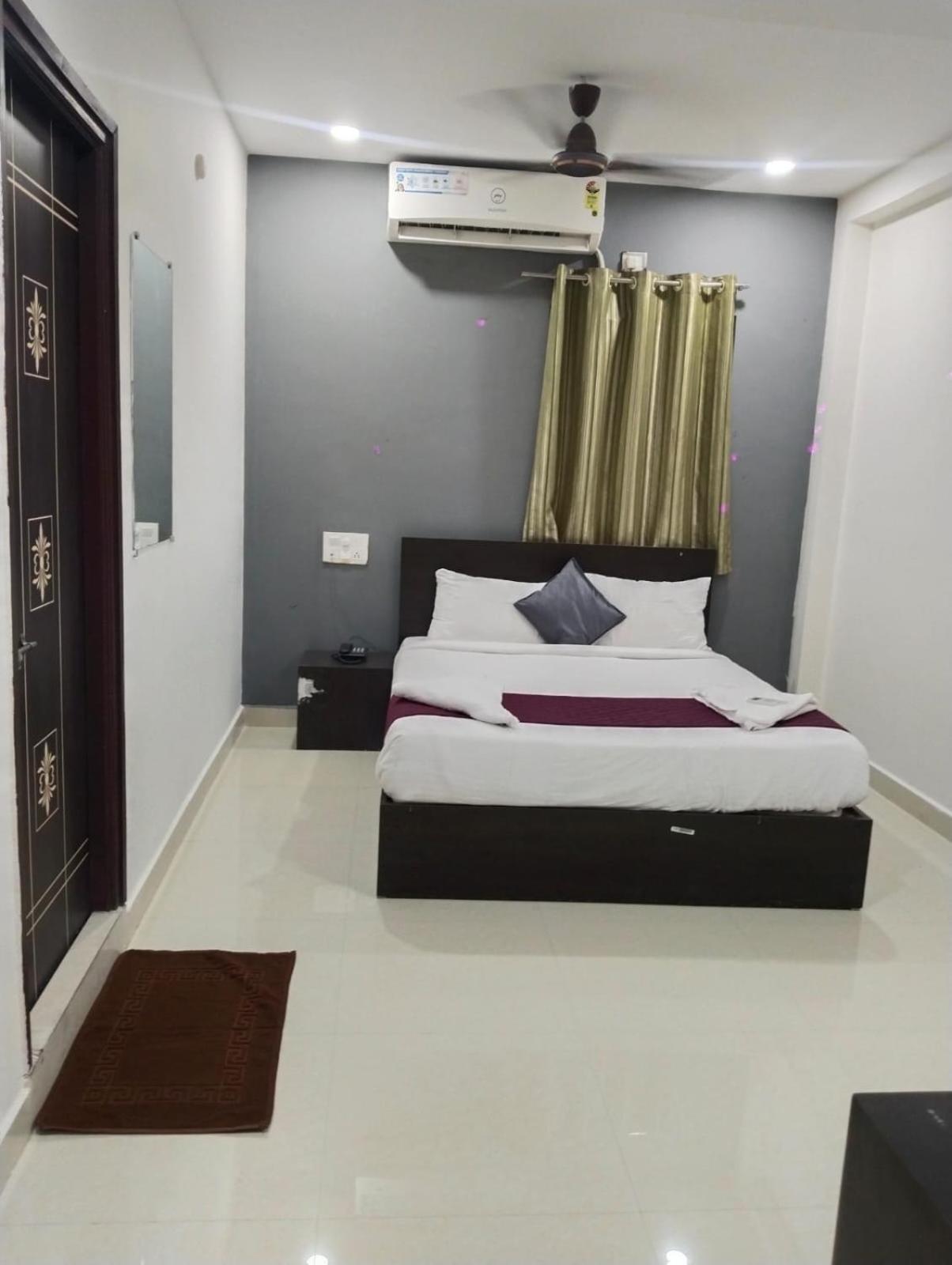 Deccan Retreat Hotel 2*