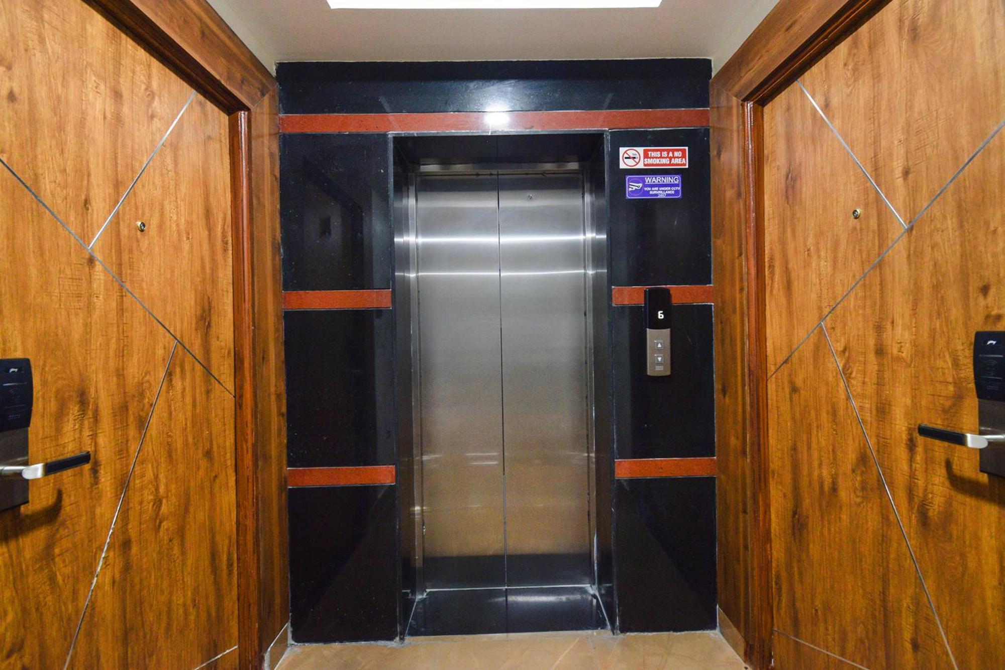 Fabhotel Prime Srishoin - Nr Tcs Deccan Park, Hitech City Hotel 3*