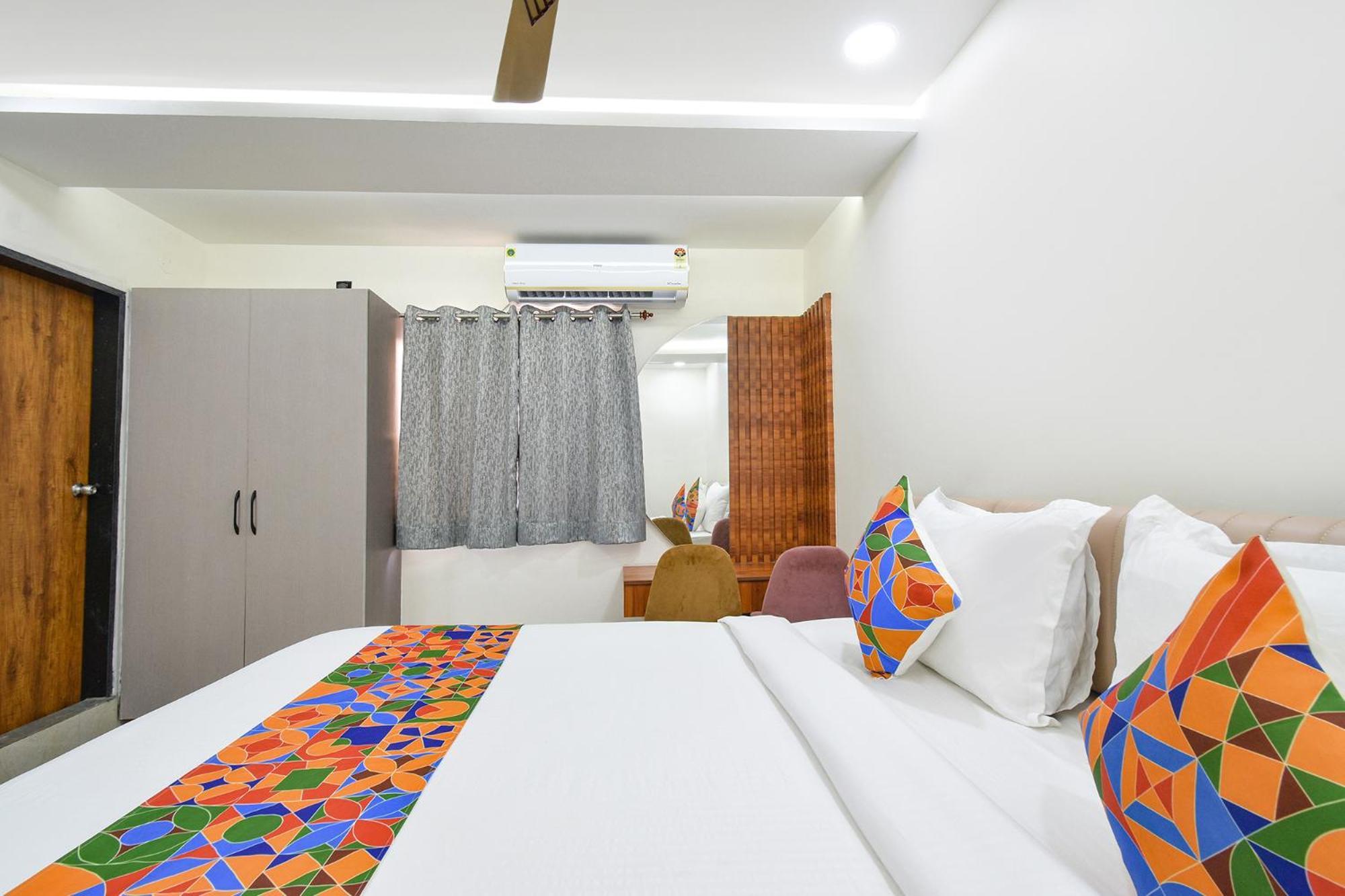Fabhotel Prime Srishoin - Nr Tcs Deccan Park, Hitech City 3*