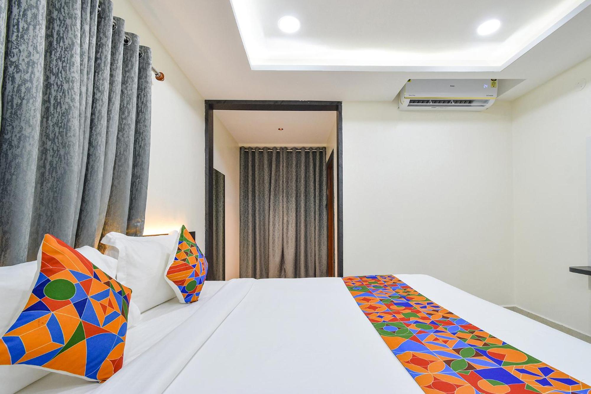 Fabhotel Prime Srishoin - Nr Tcs Deccan Park, Hitech City Hotel Hyderabad