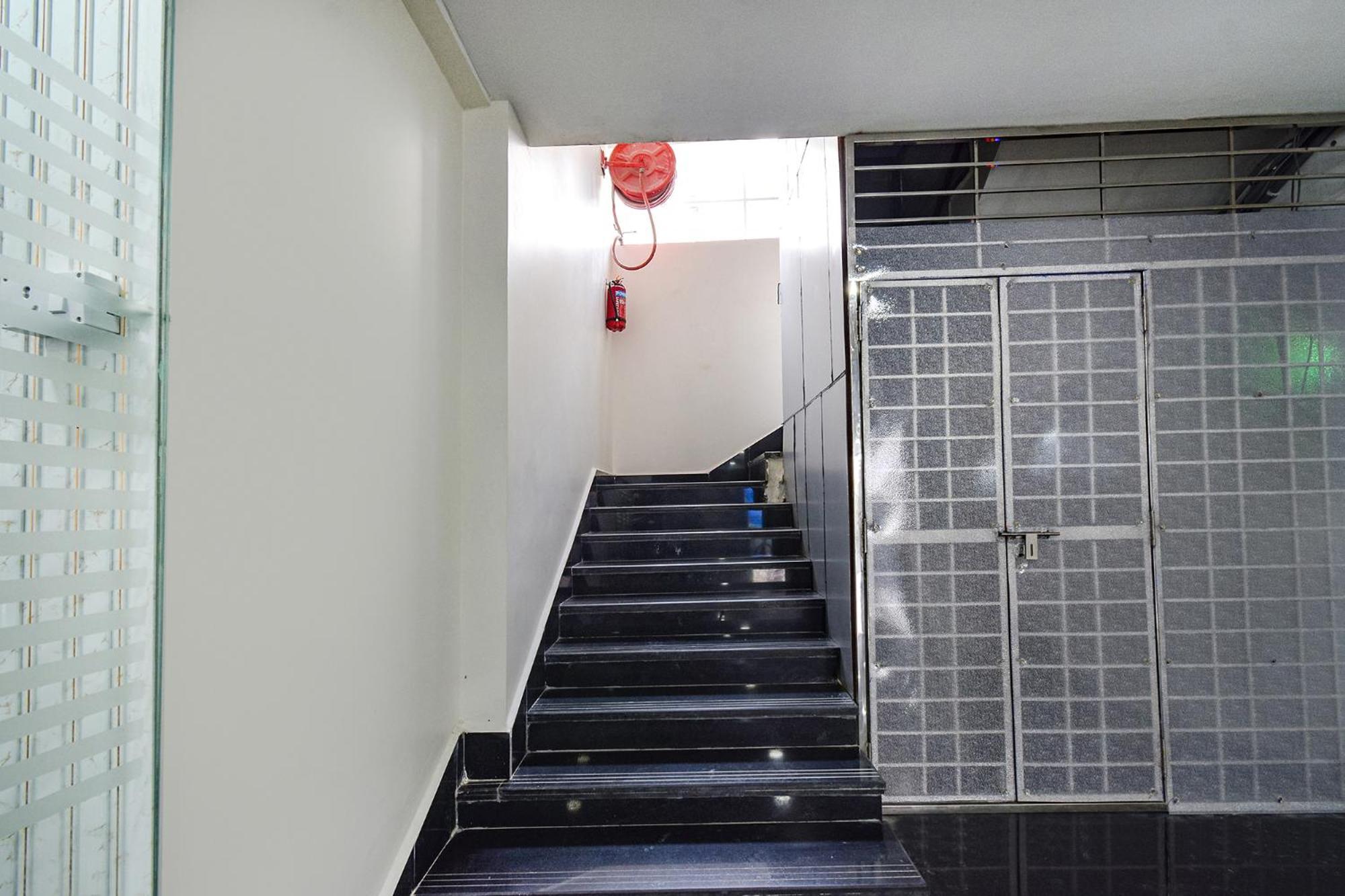 Fabhotel Prime Srishoin - Nr Tcs Deccan Park, Hitech City 3* Hyderabad