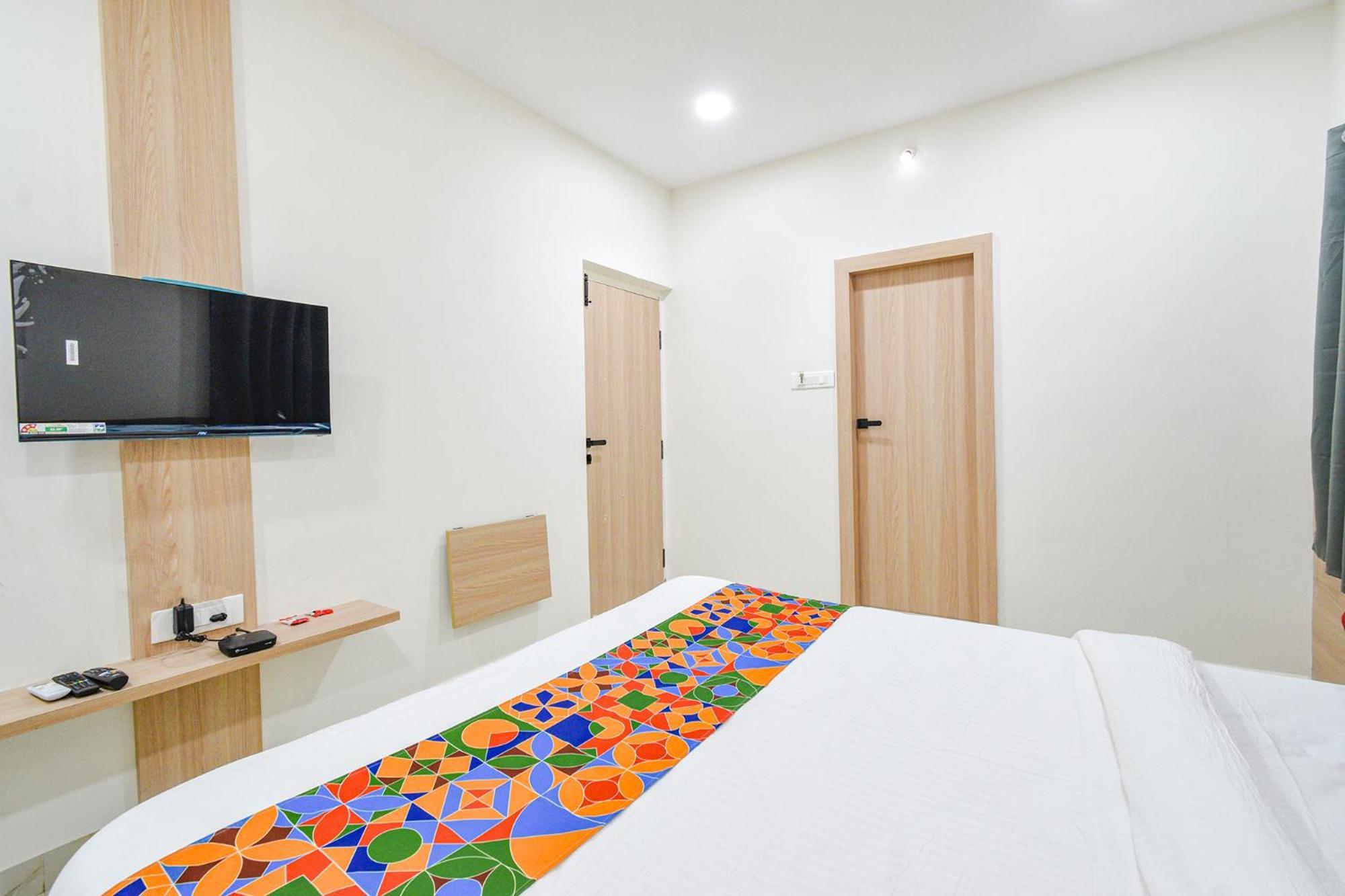 Hotel Fabhotel Narsingi