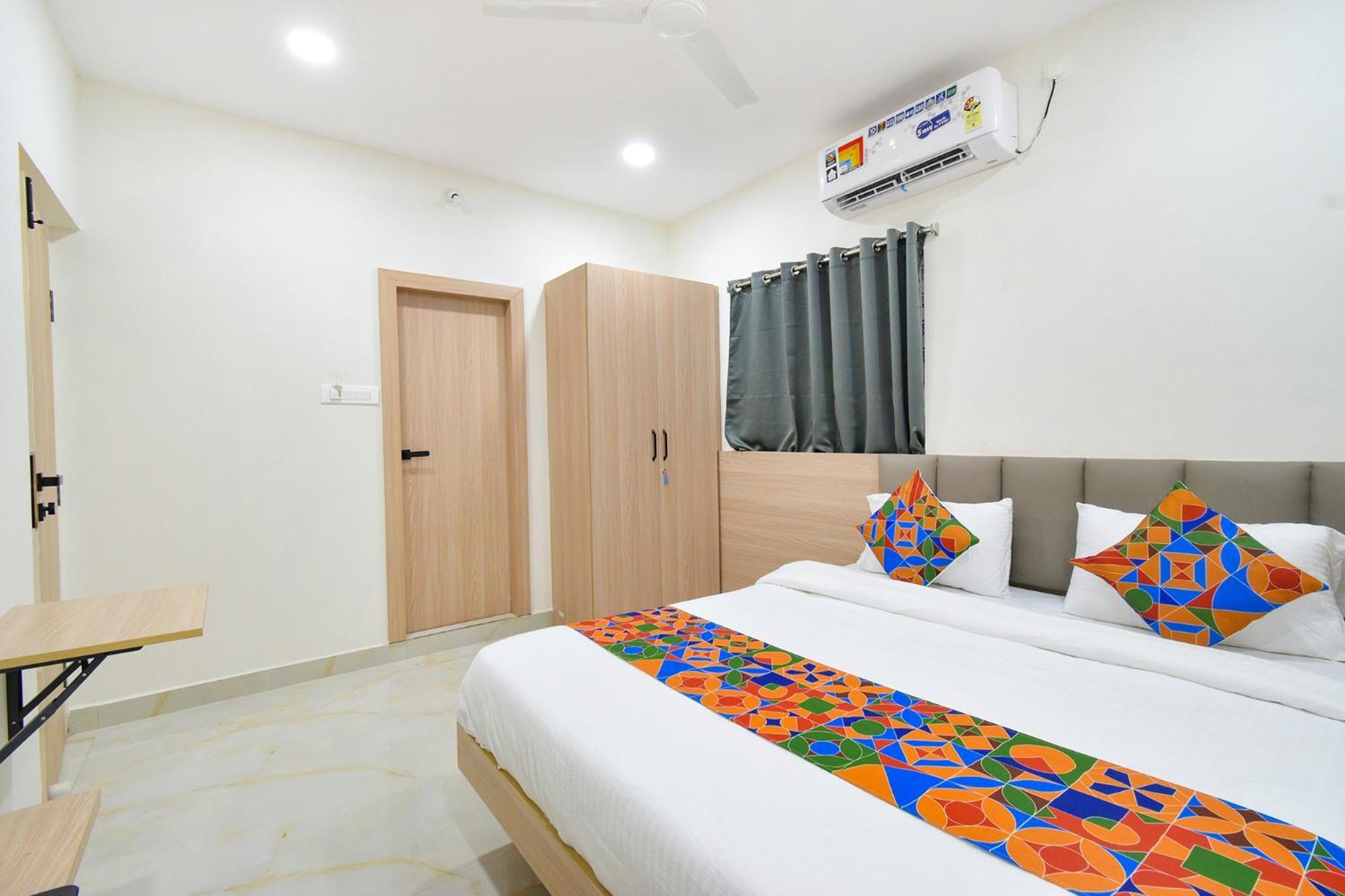 Hotel Fabhotel Narsingi 3*