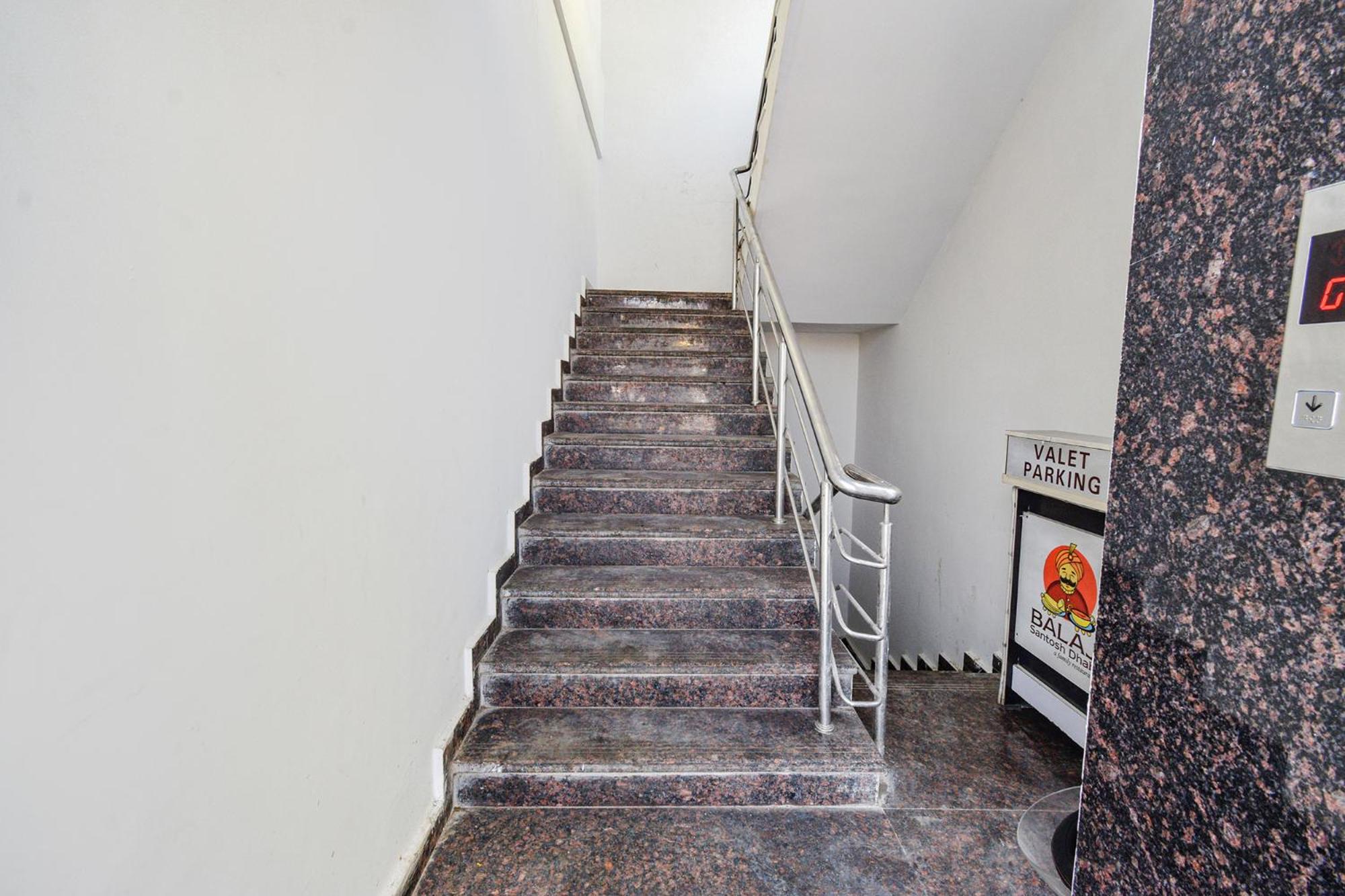 Fabhotel Narsingi Hotel