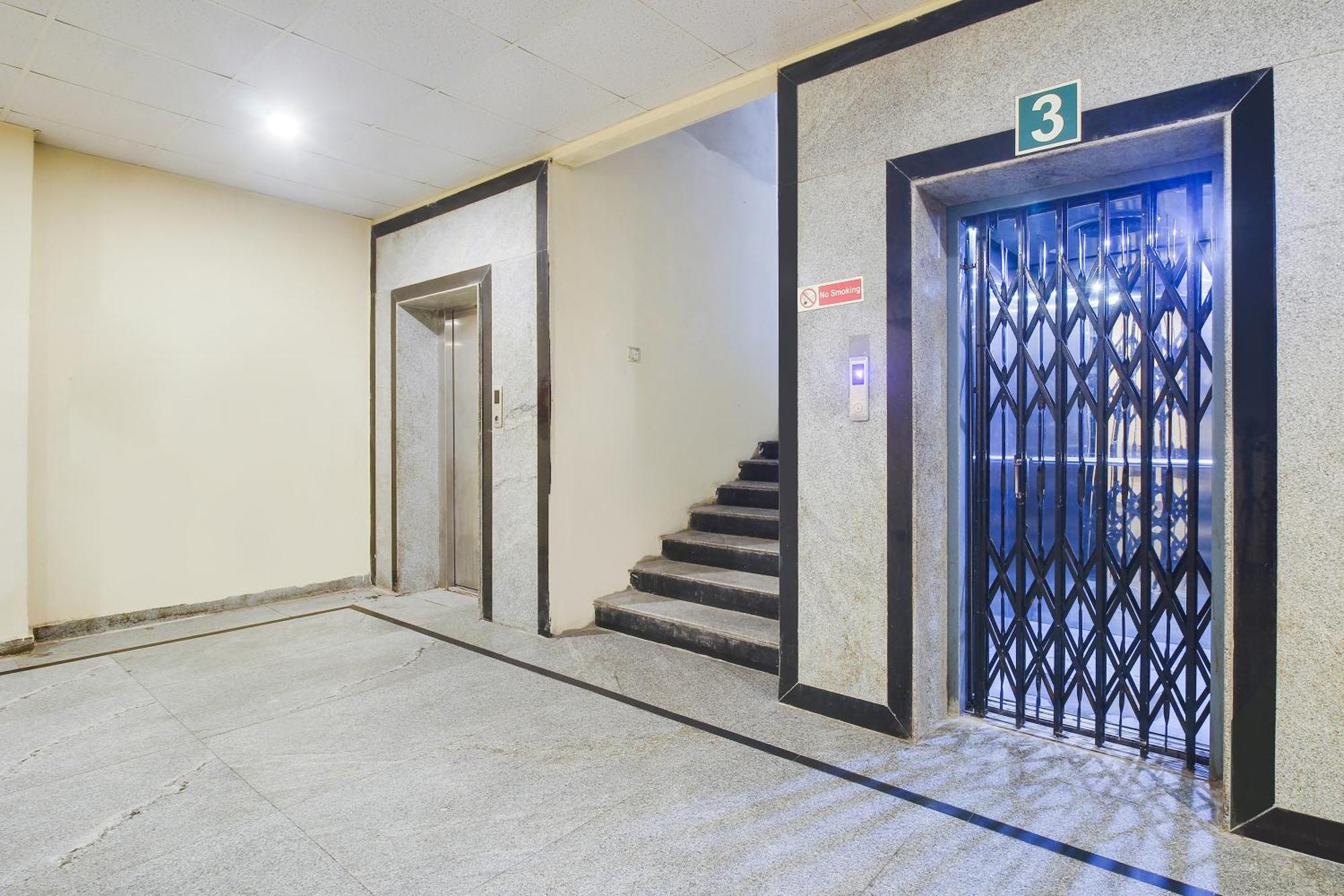 Hotel O Anuguna Tulasi Grand Near Jntu 3*