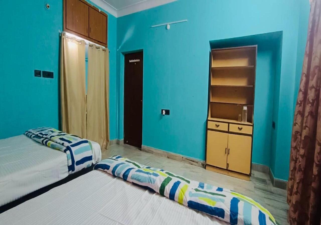 Individual Near Apollo Jubilee Hills *