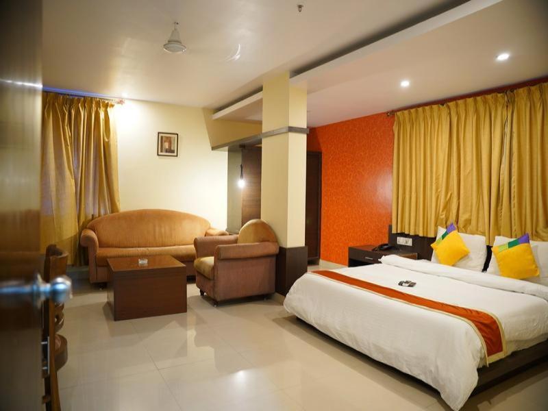 Blossoms Holidays Plaza- Free One Meal 3* Hyderabad