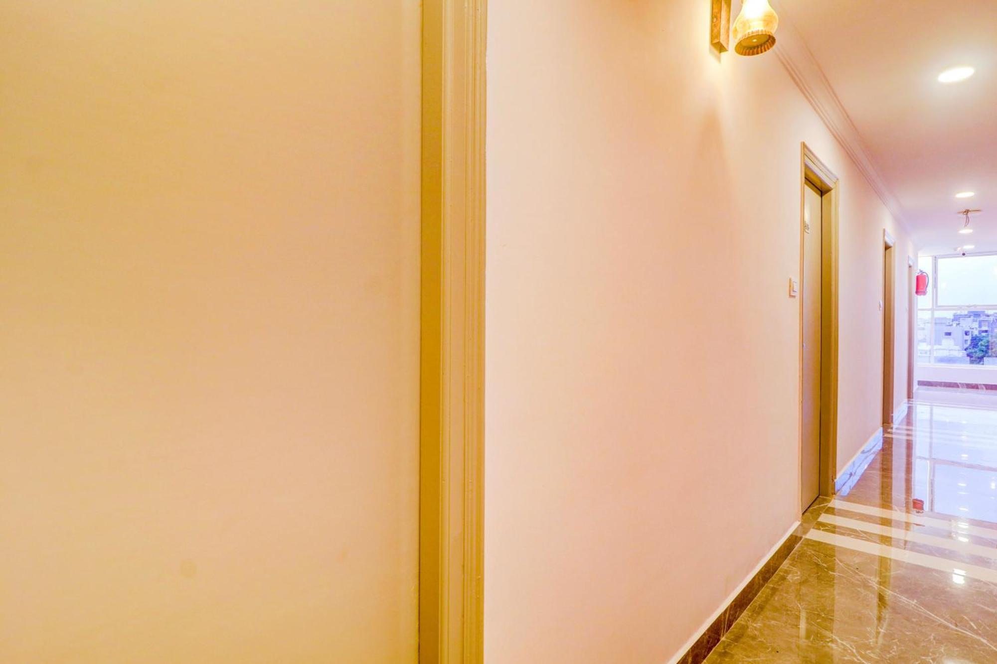 Super Townhouse Sr Nagar Rcc Premier Hotel