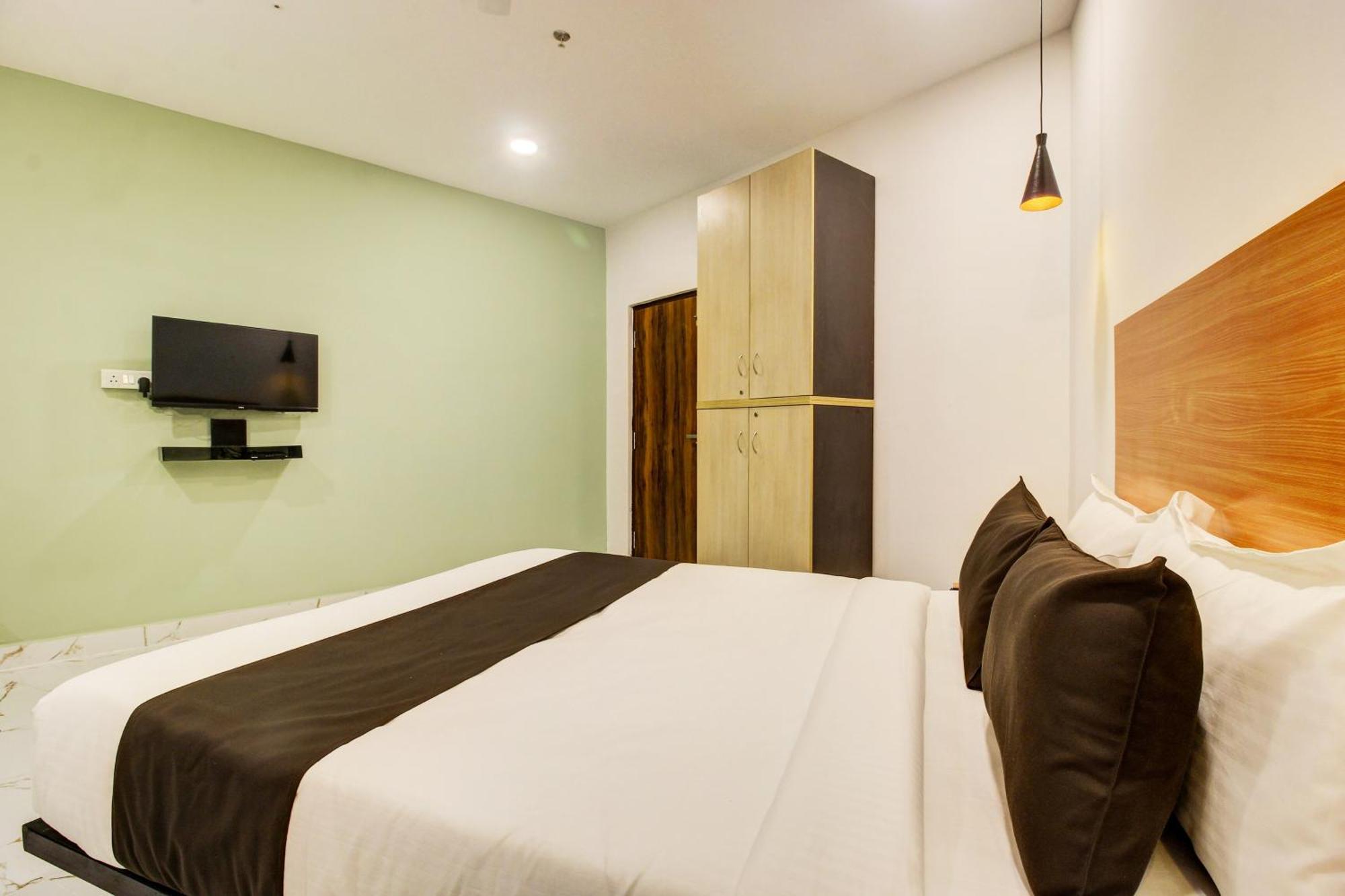 Super Townhouse Rcc Banjara Hills 2* Hyderabad