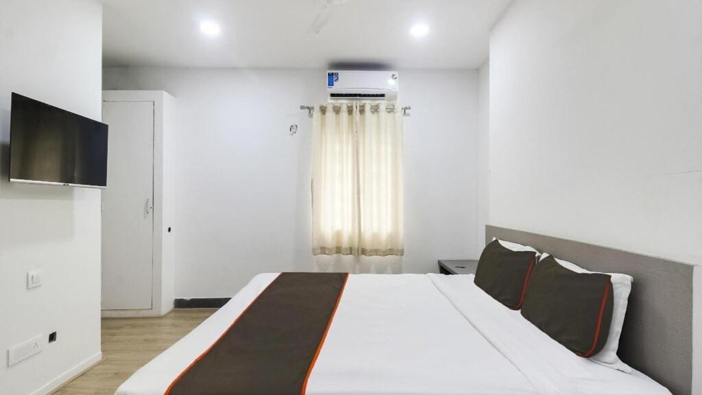 Hotel Luxury Prestige - Banjara Hills View With Complimentary Breakfast