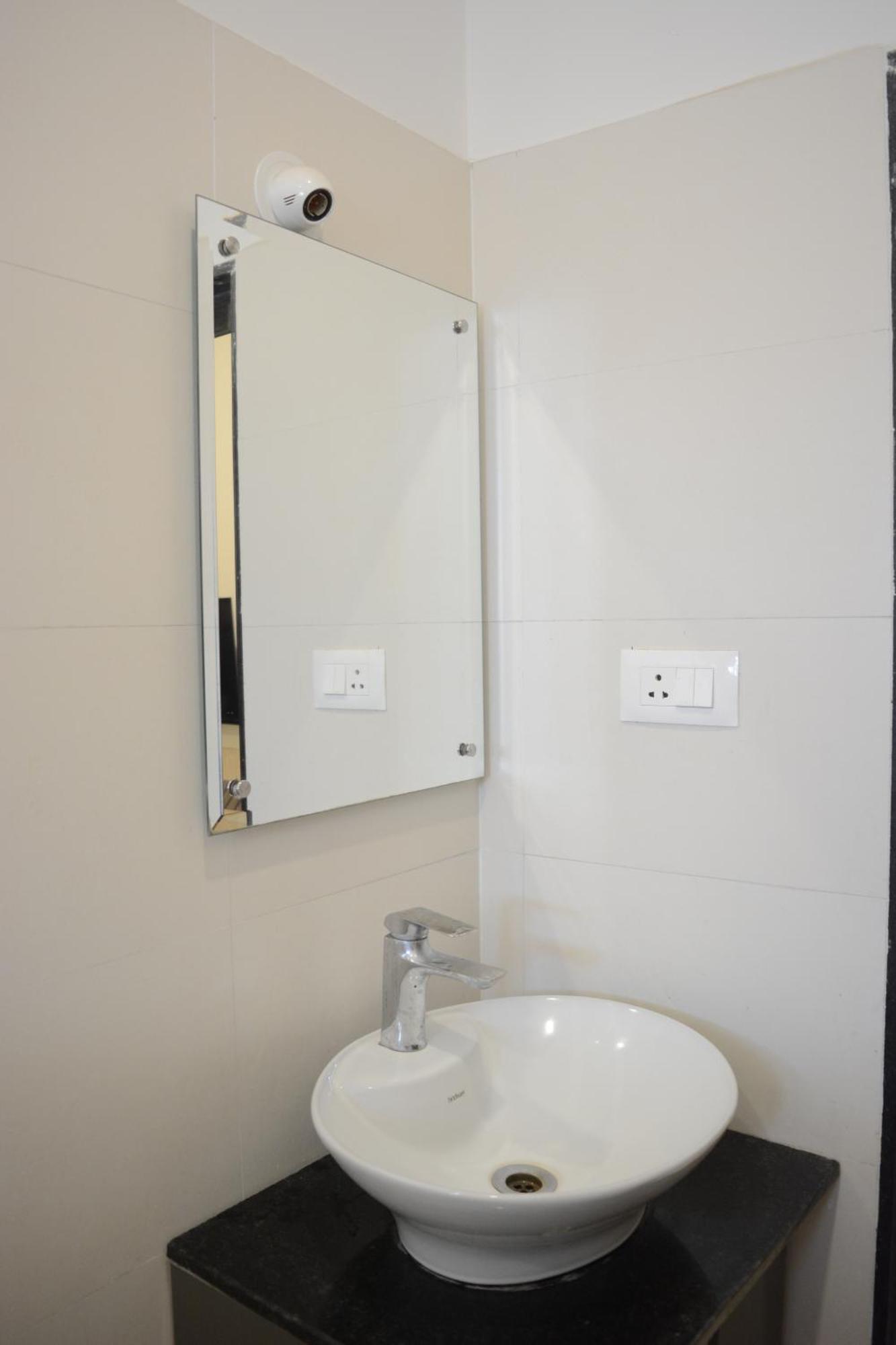 Embassy Hotel 3*