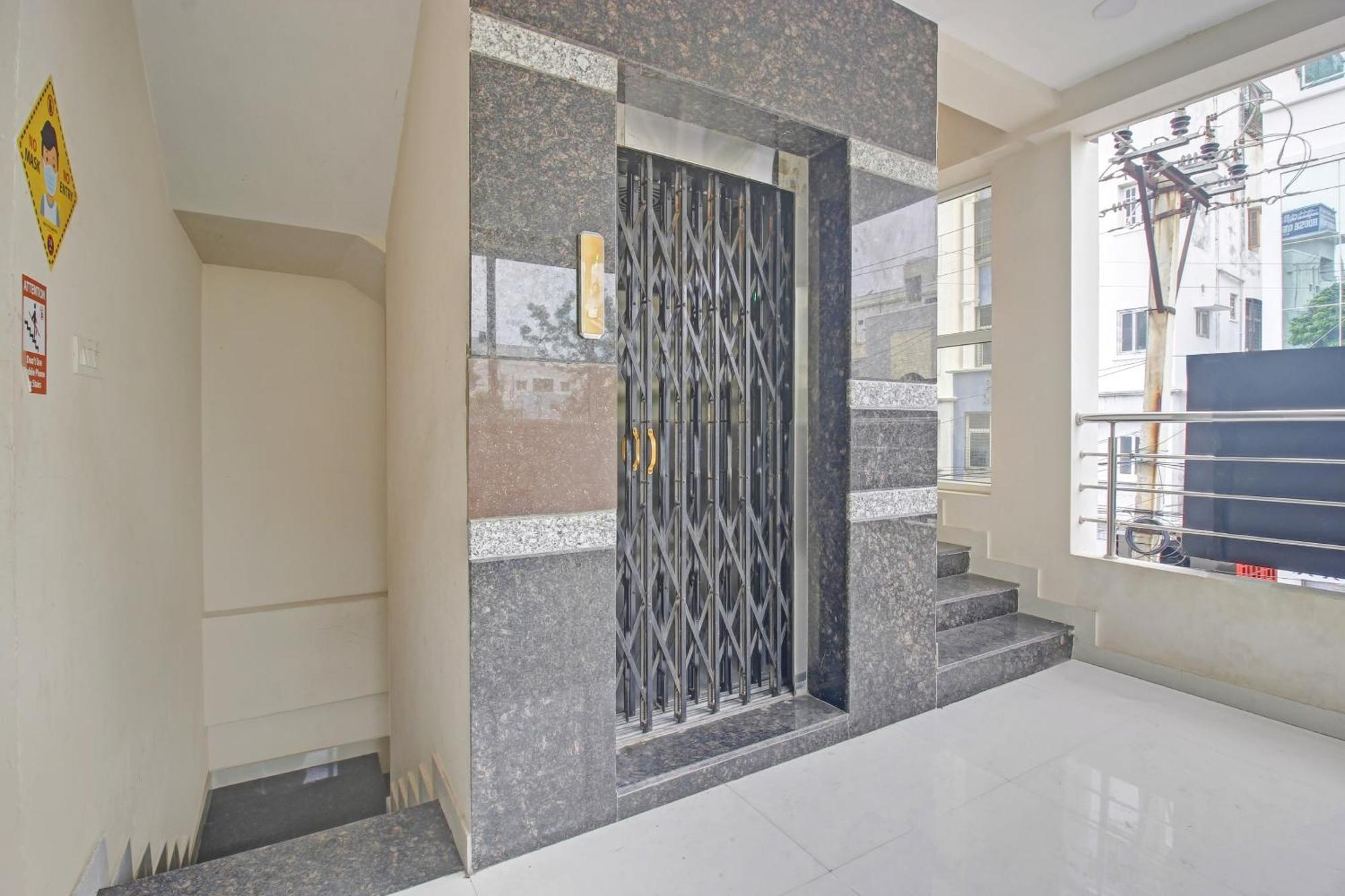 Hotel O Gvs Grand