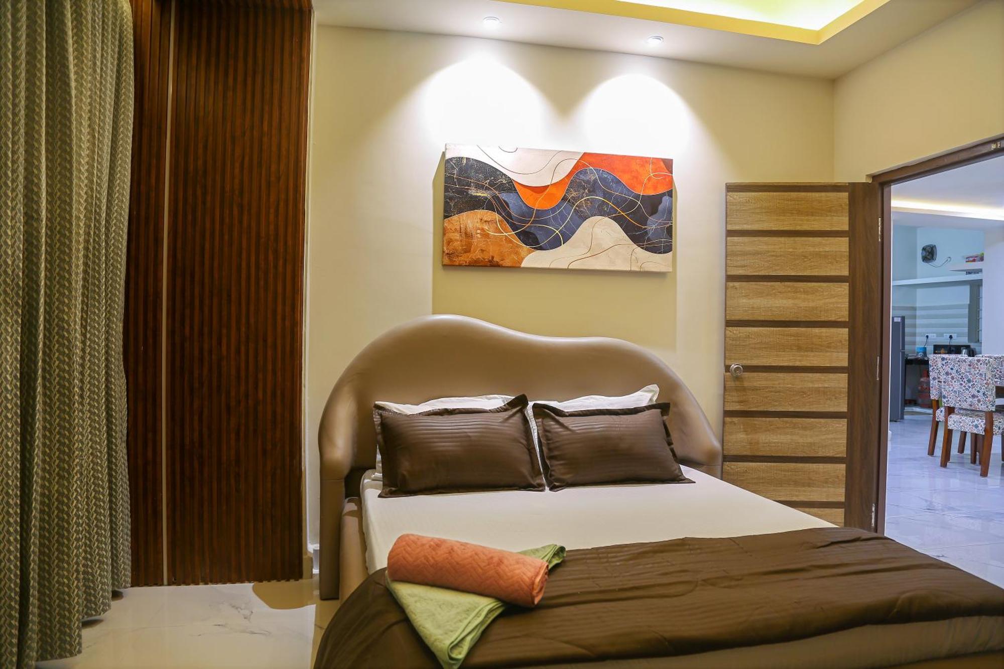 Cozy 3 Bhk A/c @ Wipro Circle , Near Us Embassy Apartment *