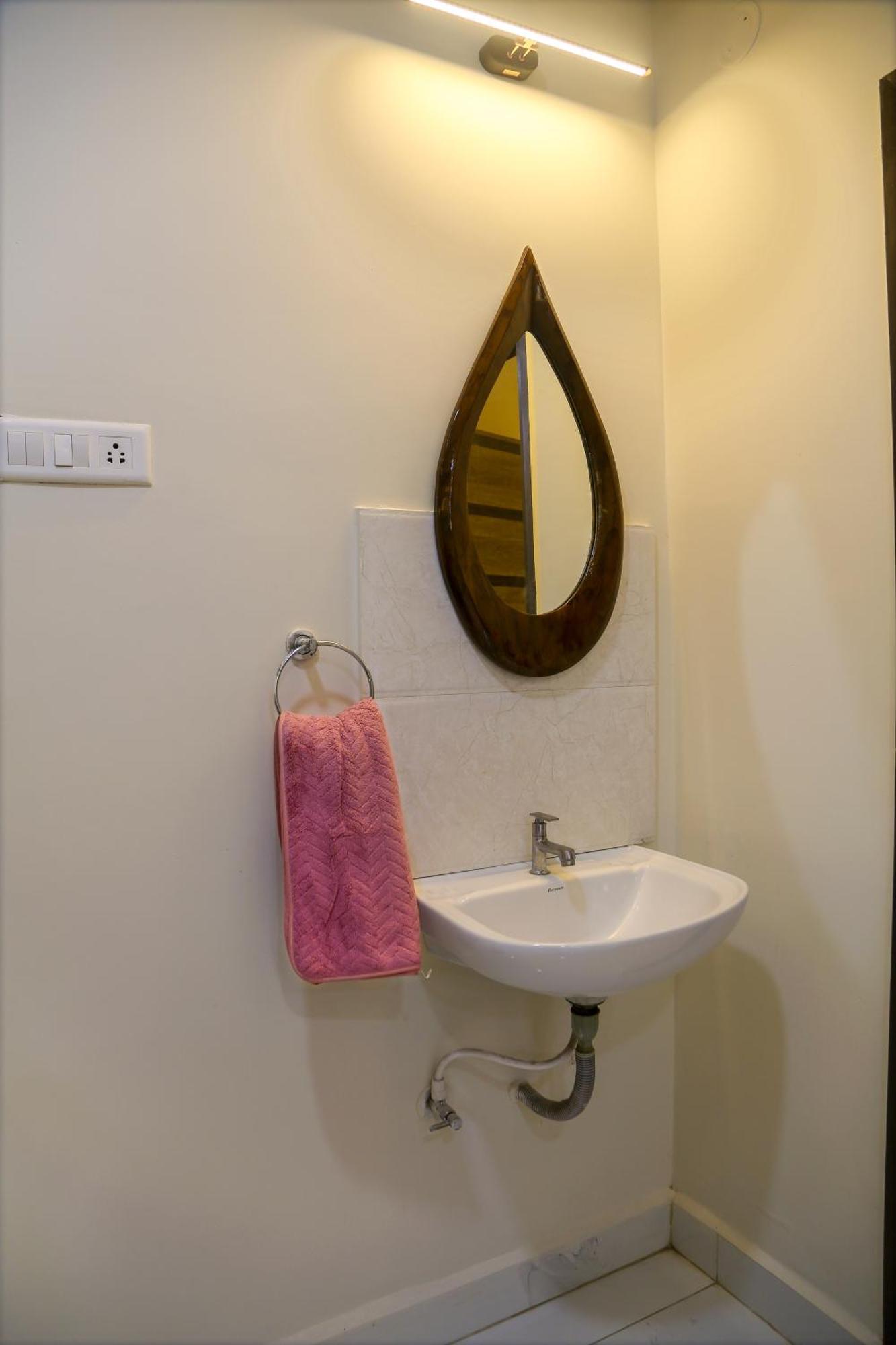 Cozy 3 Bhk A/c @ Wipro Circle , Near Us Embassy Apartment Hyderabad
