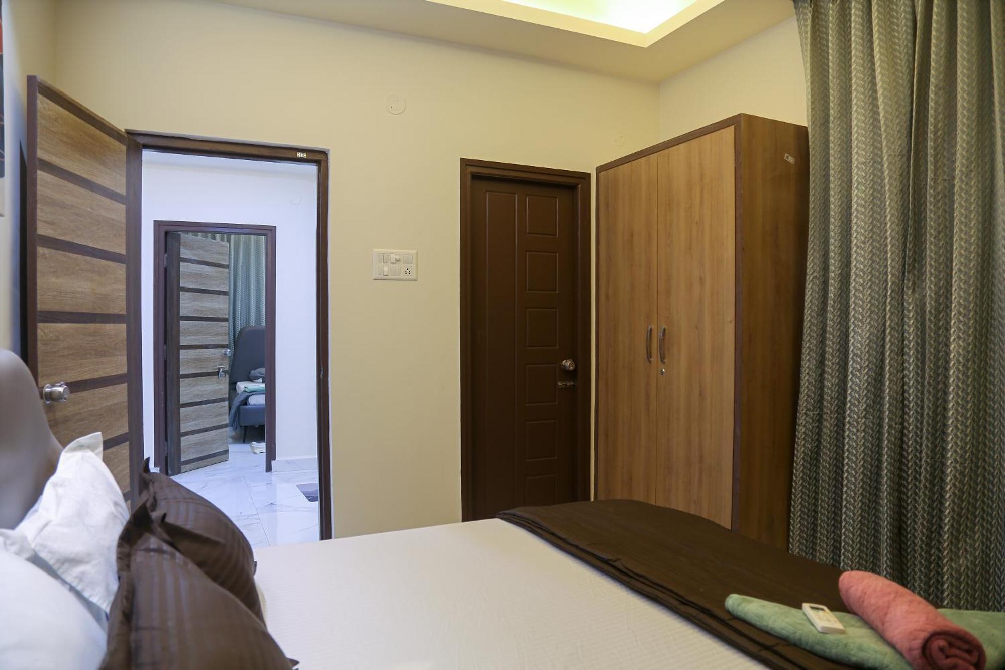 Cozy 3 Bhk A/c @ Wipro Circle , Near Us Embassy Apartment Hyderabad