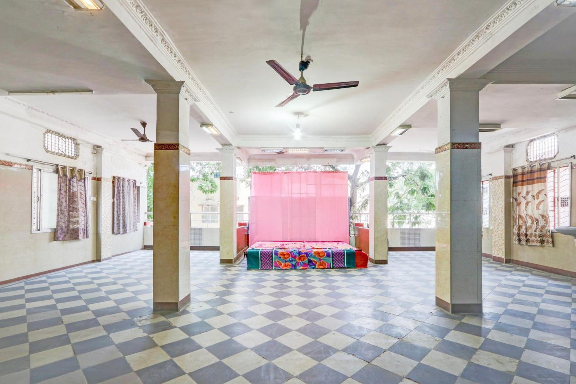 Spot On Sun And Banquet Hall Hotel Hyderabad