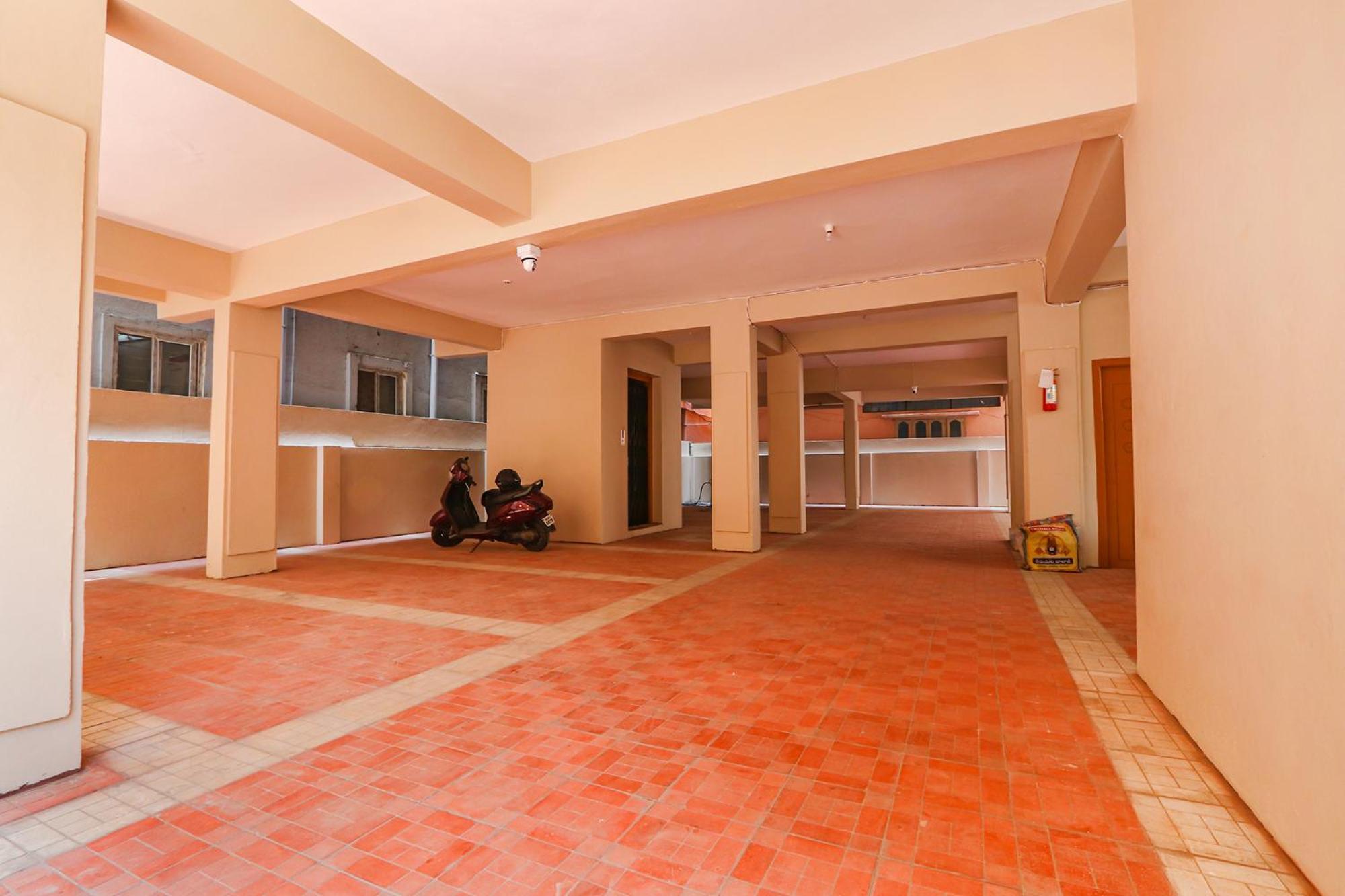 Fabhotel Prestige Castle - Nr Kims Hospital, Kondapur Hotel