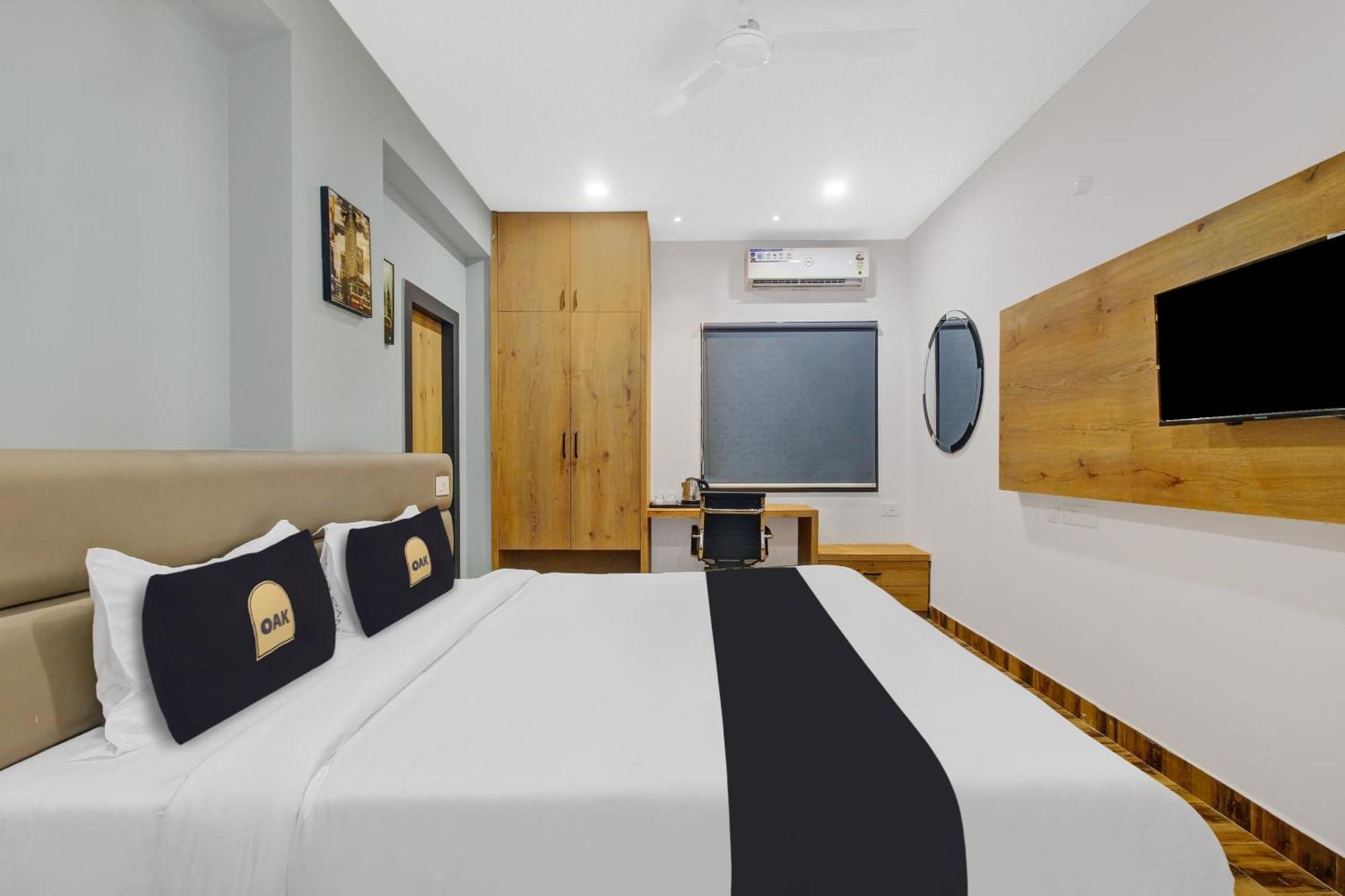 Super Townhouse Oak Hitec Near Image Hospital Hotel