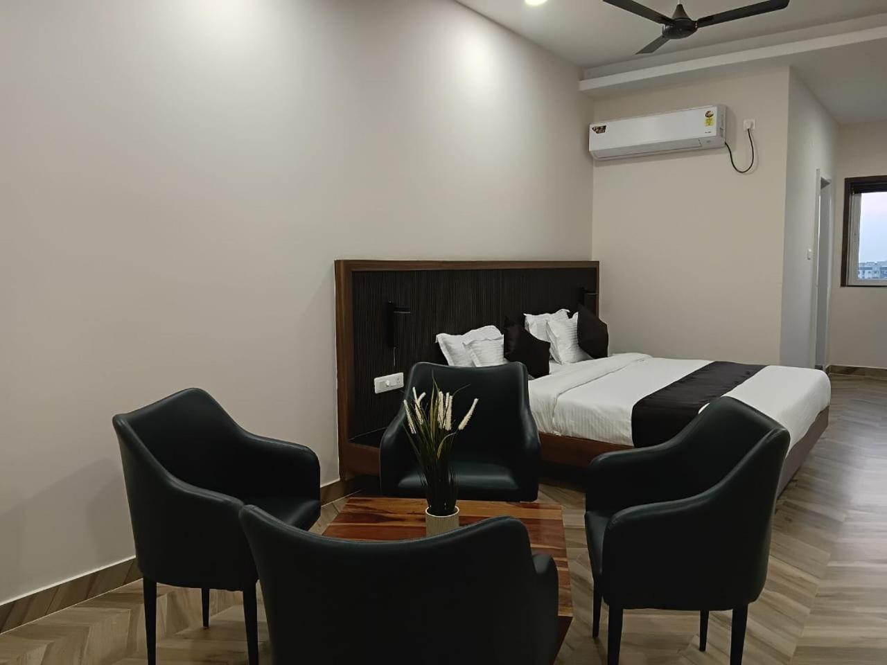 Pincode90 Executive * Hyderabad
