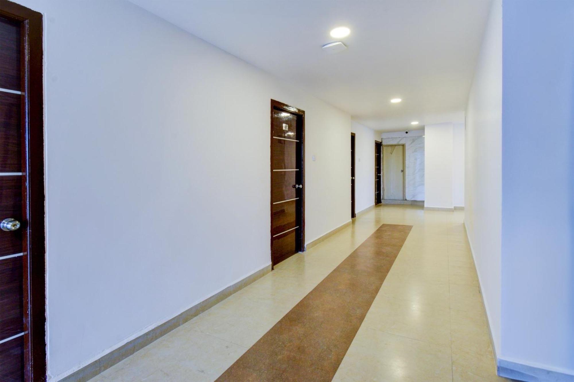 Hotel Super Srh Luxury Near Rail Nilayam, Ncl. 3*