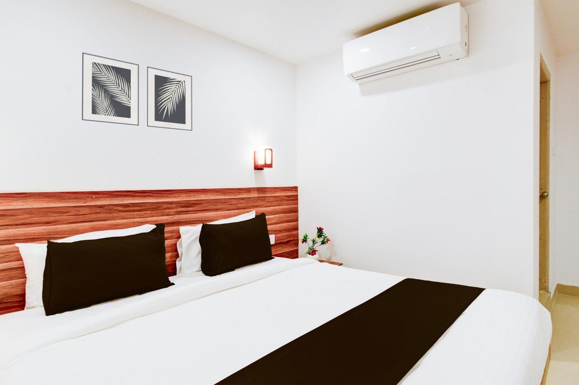Hotel Super Srh Luxury Near Rail Nilayam, Ncl.