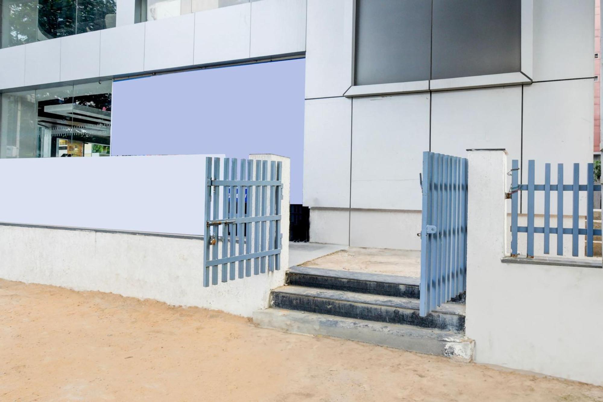 Super Srh Luxury Near Rail Nilayam, Ncl. Hotel