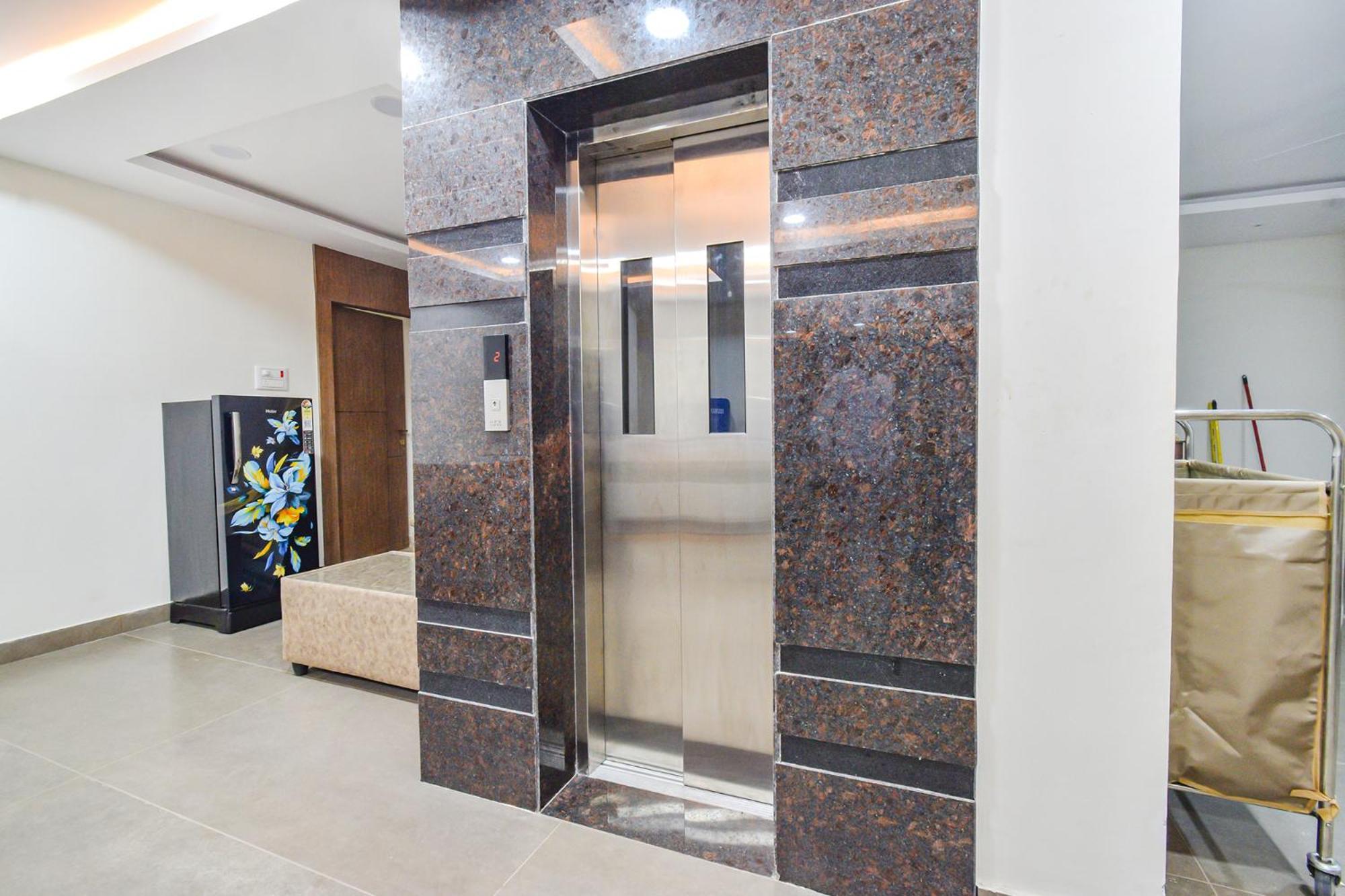 Fabhotel Seri- Nr Kims Hospital, Gachibowli Hyderabad