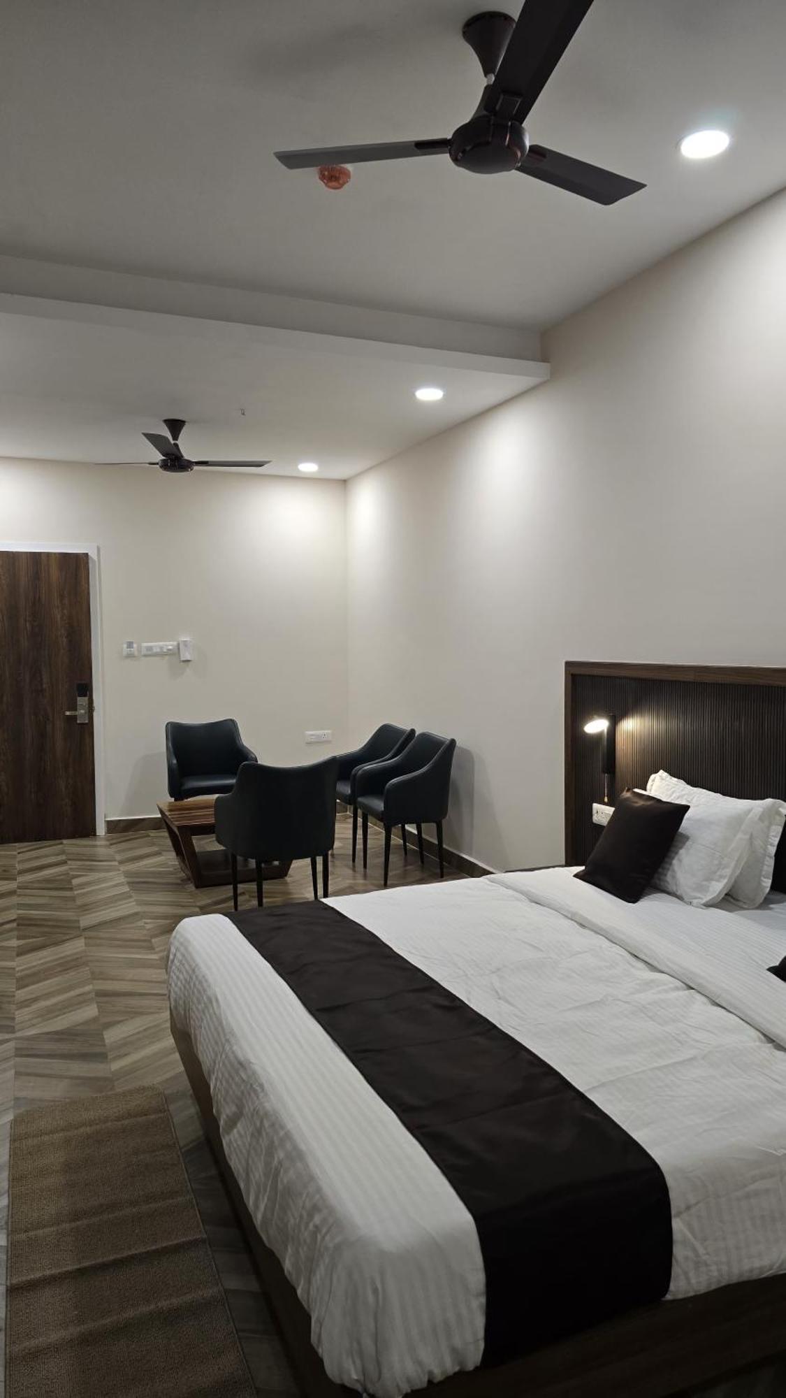 Pincode90 Executive * Hyderabad