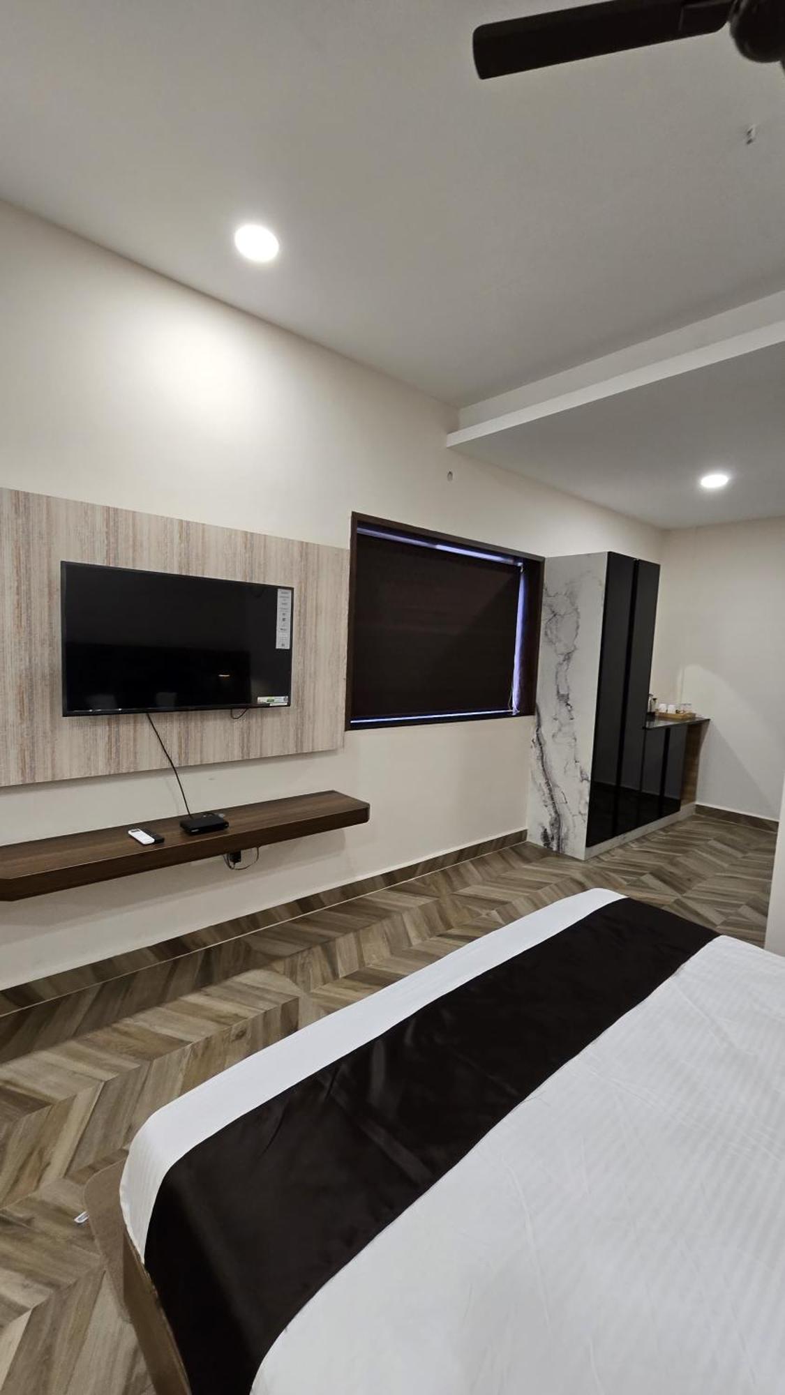 Hotel Pincode90 Executive