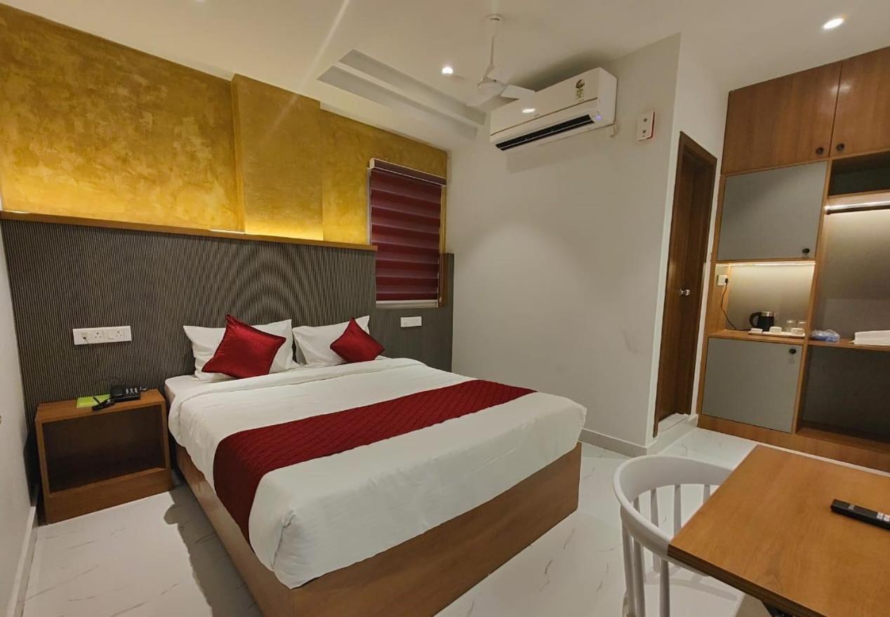 La Premier Hotel 3*