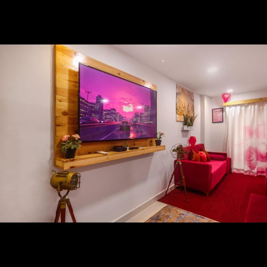 Pink Hawk Hospitality * Hyderabad