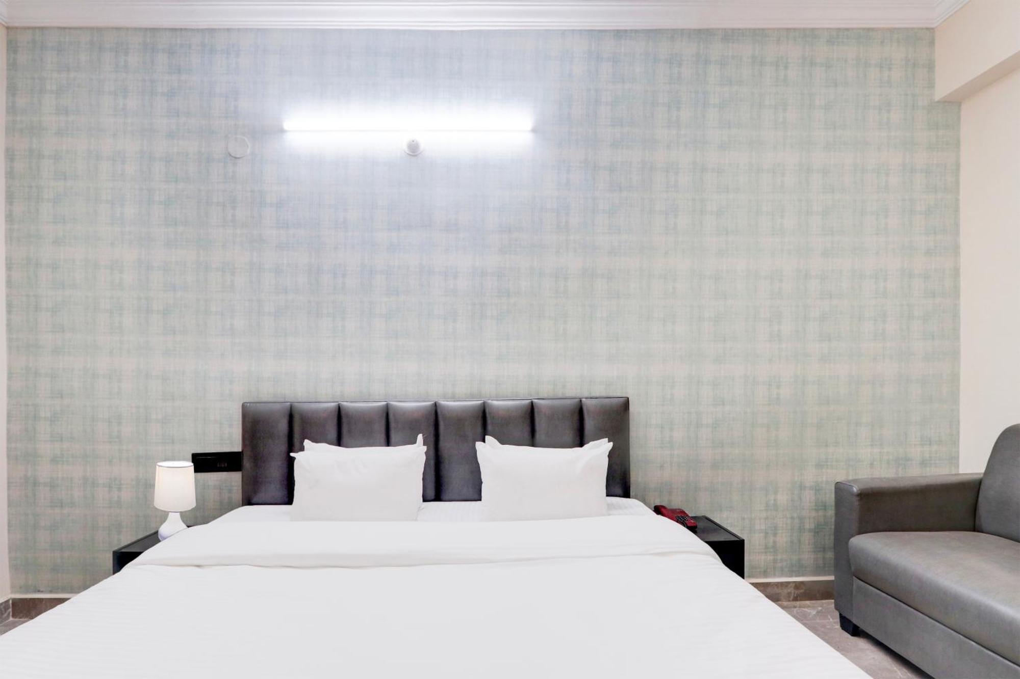 Palette - Star Grandeur Hotel