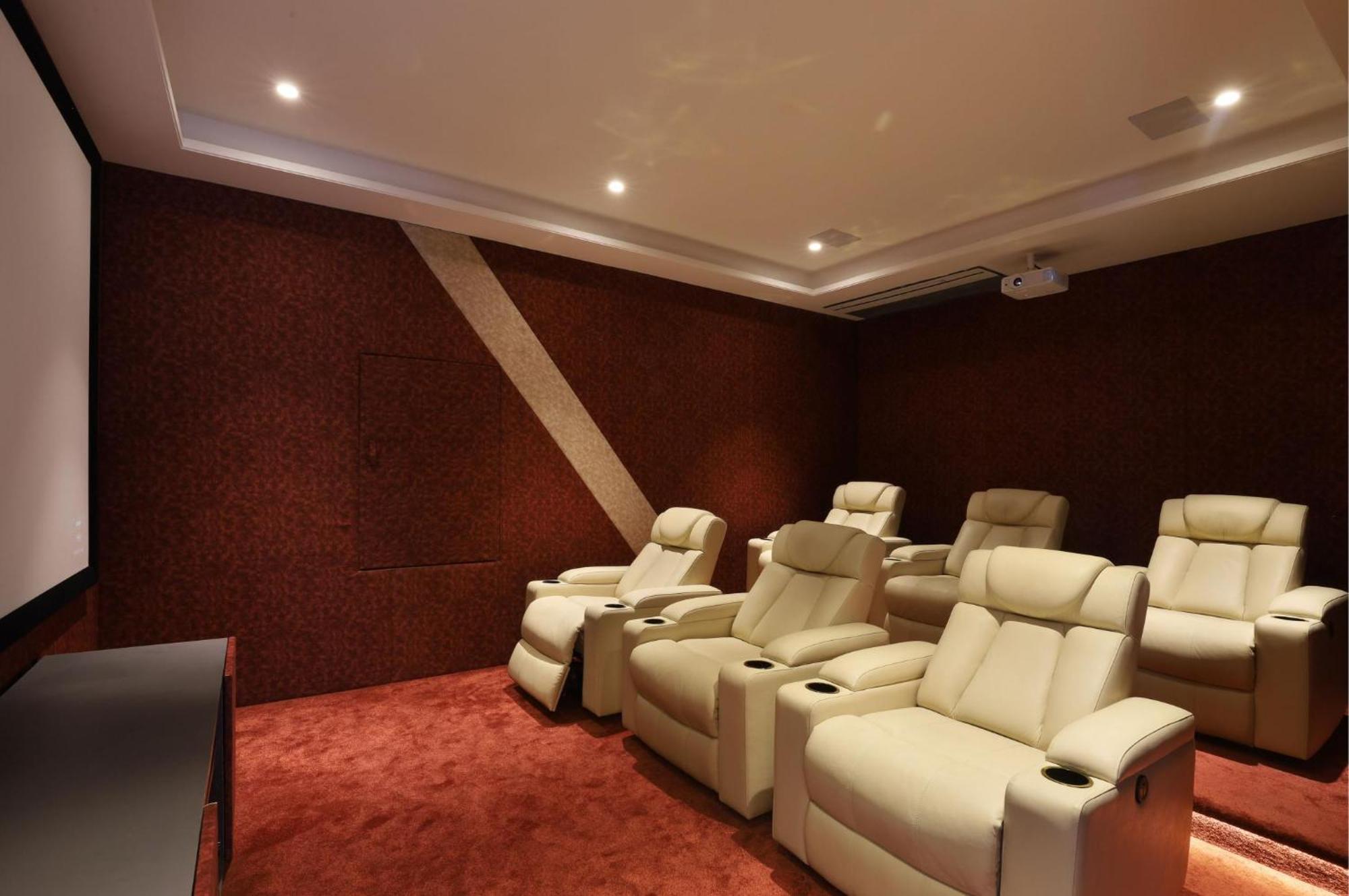 Luminara By Stayjade Theatre Private Gym * Hyderabad