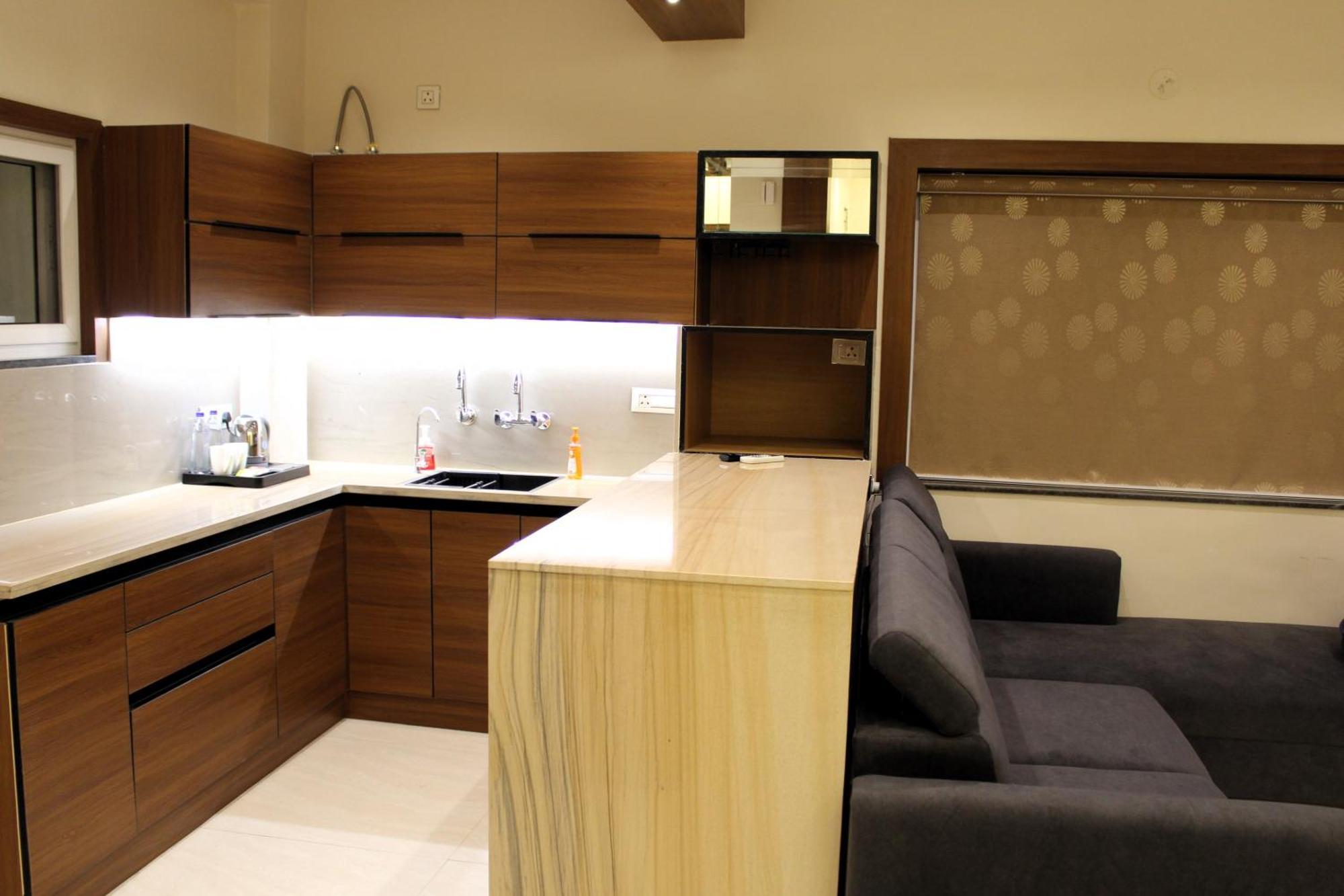 The Vantage Inn, Near Us Consulate Gachibowli Hotel