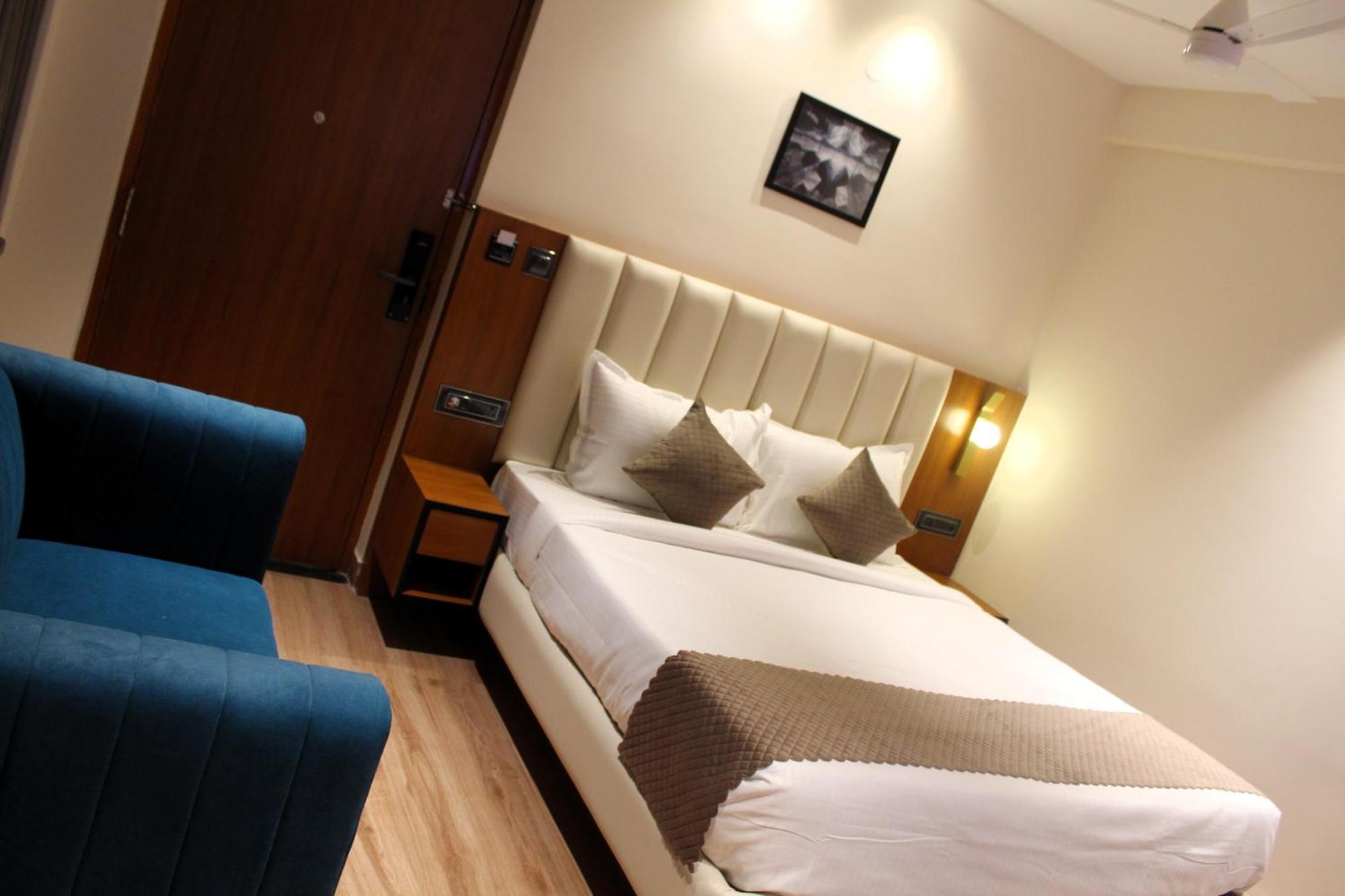 The Vantage Inn, Near Us Consulate Gachibowli
