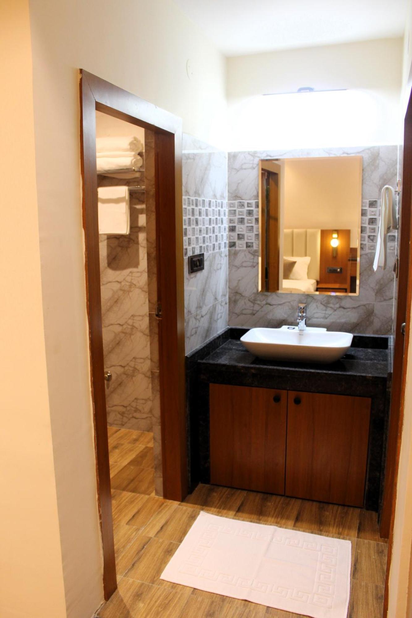 The Vantage Inn, Near Us Consulate Gachibowli 3*