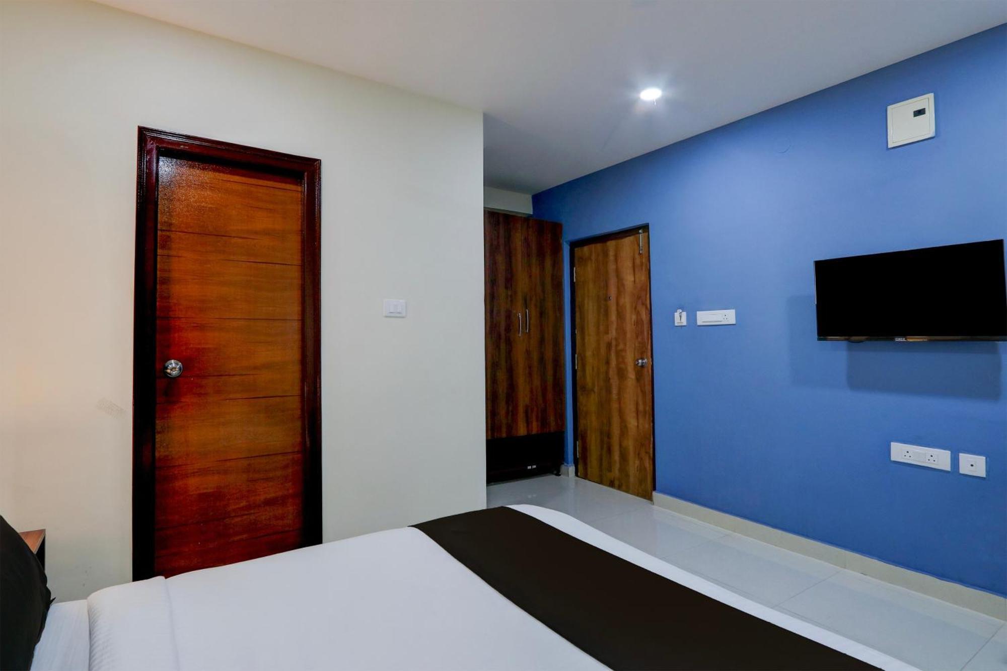 Hotel Super Townhouse The Cinco Bliss Near Ikea, Wells Forgo, Kims, Care Hospitals 4*