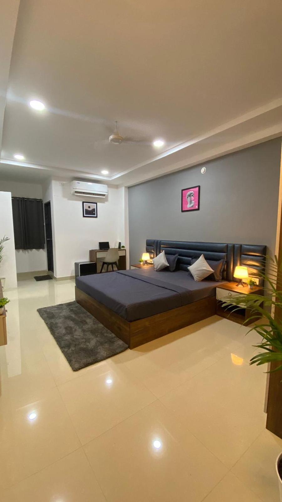 Housr 78 Madhapur Hotel *
