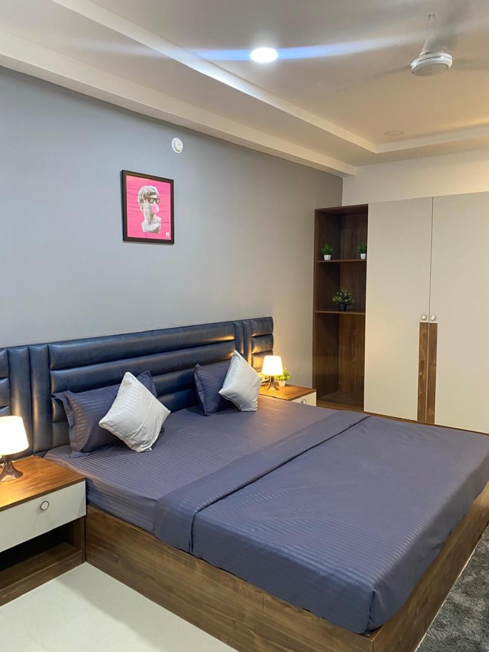 Housr 78 Madhapur Hotel