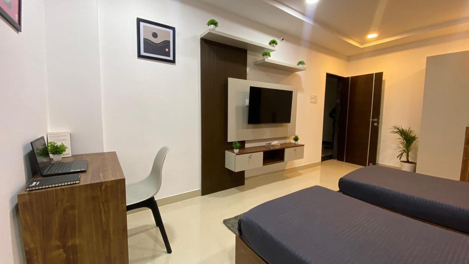 Hotel Housr 78 Madhapur